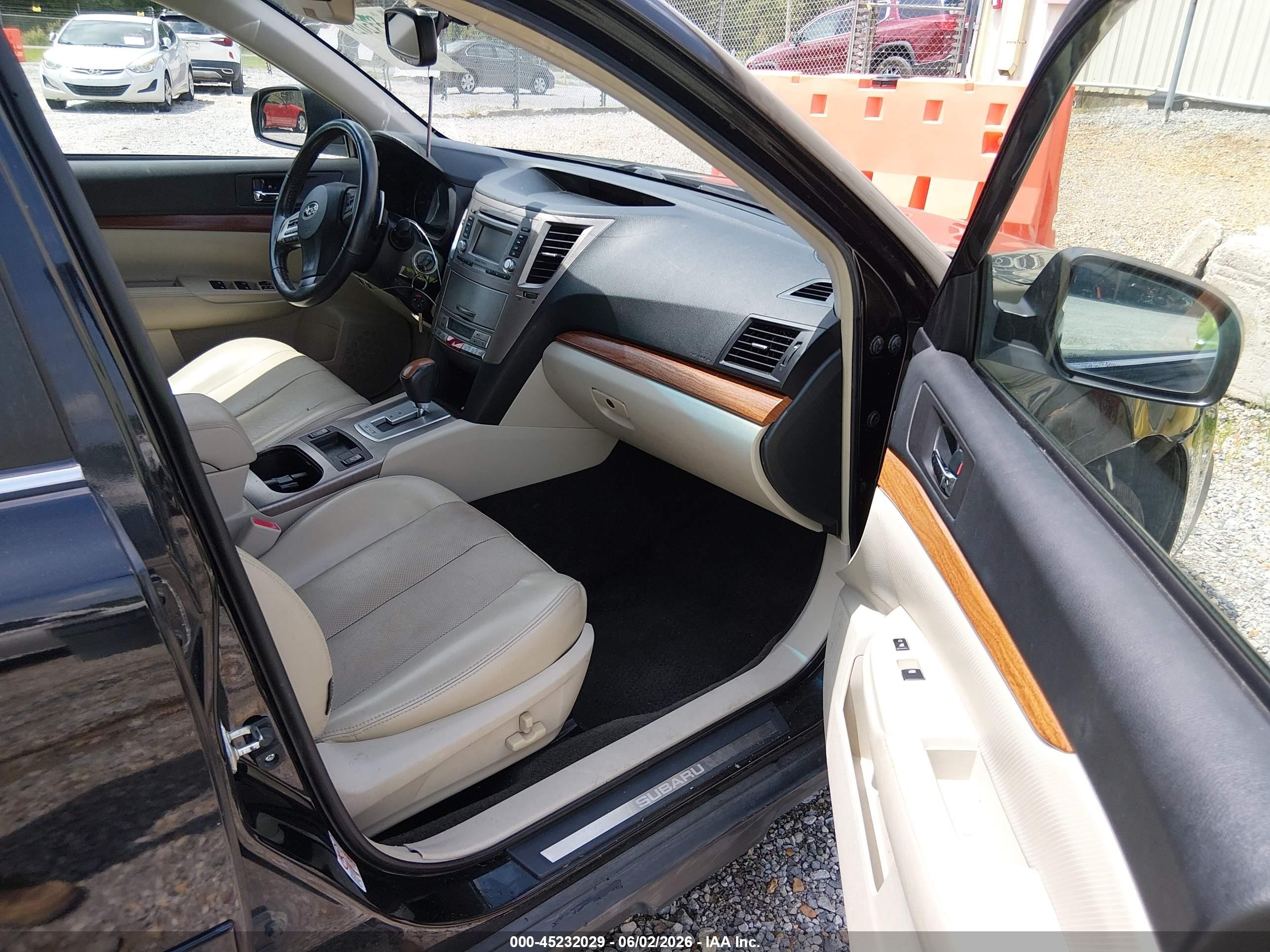 2013 Subaru Outback 2.5i Limited Black vin: 4S4BRCKC3D3277992