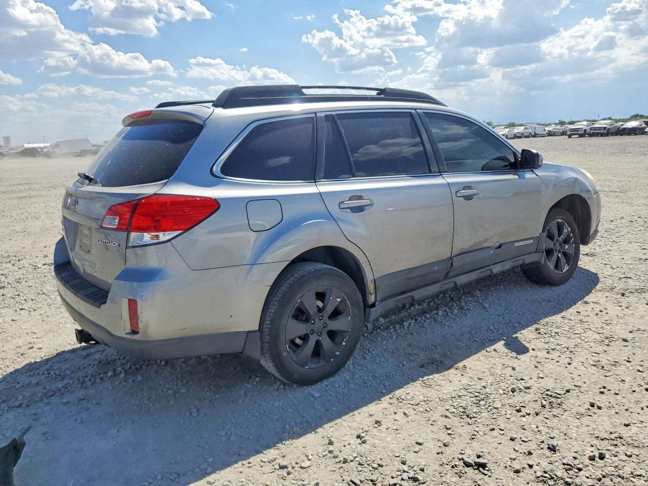 2010 Subaru Outback 2.5i Limited Silver vin: 4S4BRCKC4A3345860