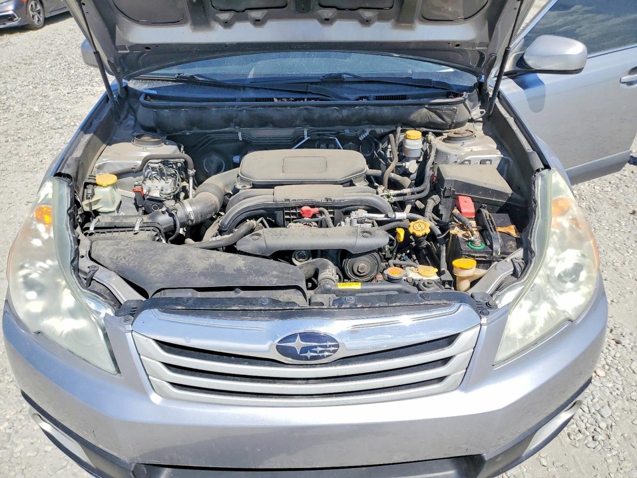 2010 Subaru Outback 2.5i Limited Silver vin: 4S4BRCKC4A3345860