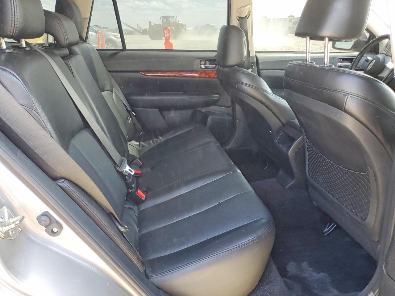 2010 Subaru Outback 2.5i Limited Silver vin: 4S4BRCKC4A3345860