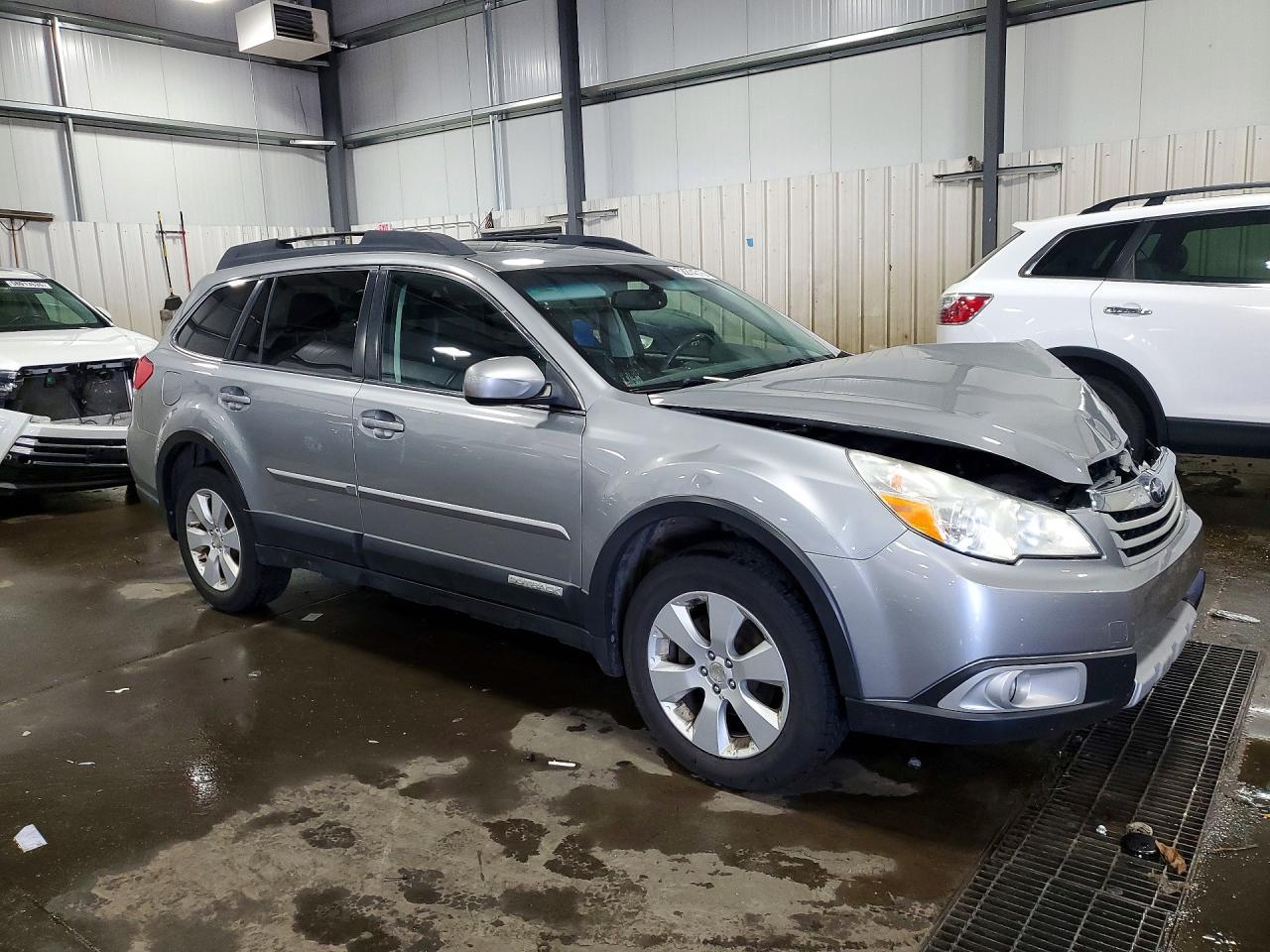 2011 Subaru Outback 2.5i Limited Silver vin: 4S4BRCKC4B3345584