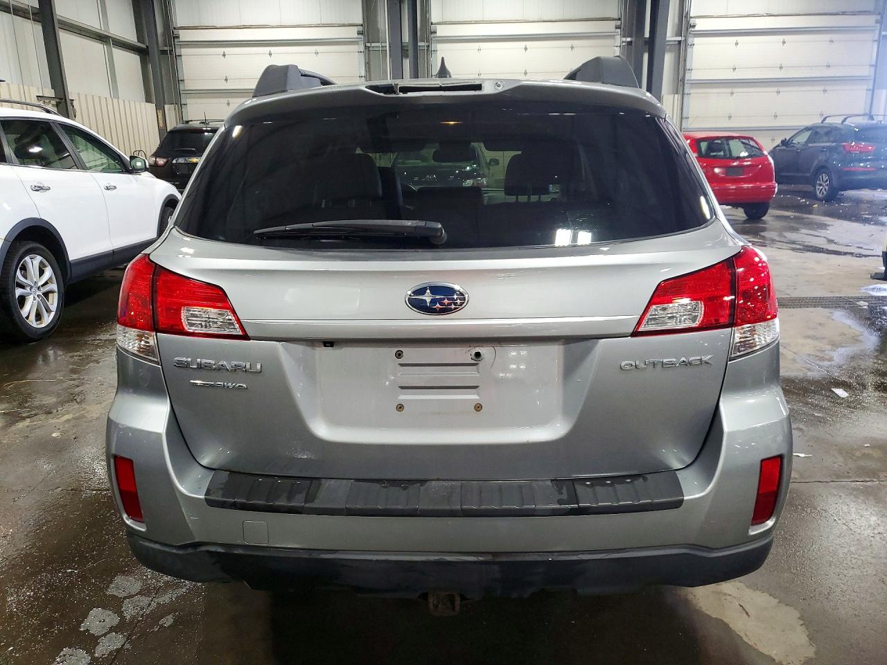 2011 Subaru Outback 2.5i Limited Silver vin: 4S4BRCKC4B3345584