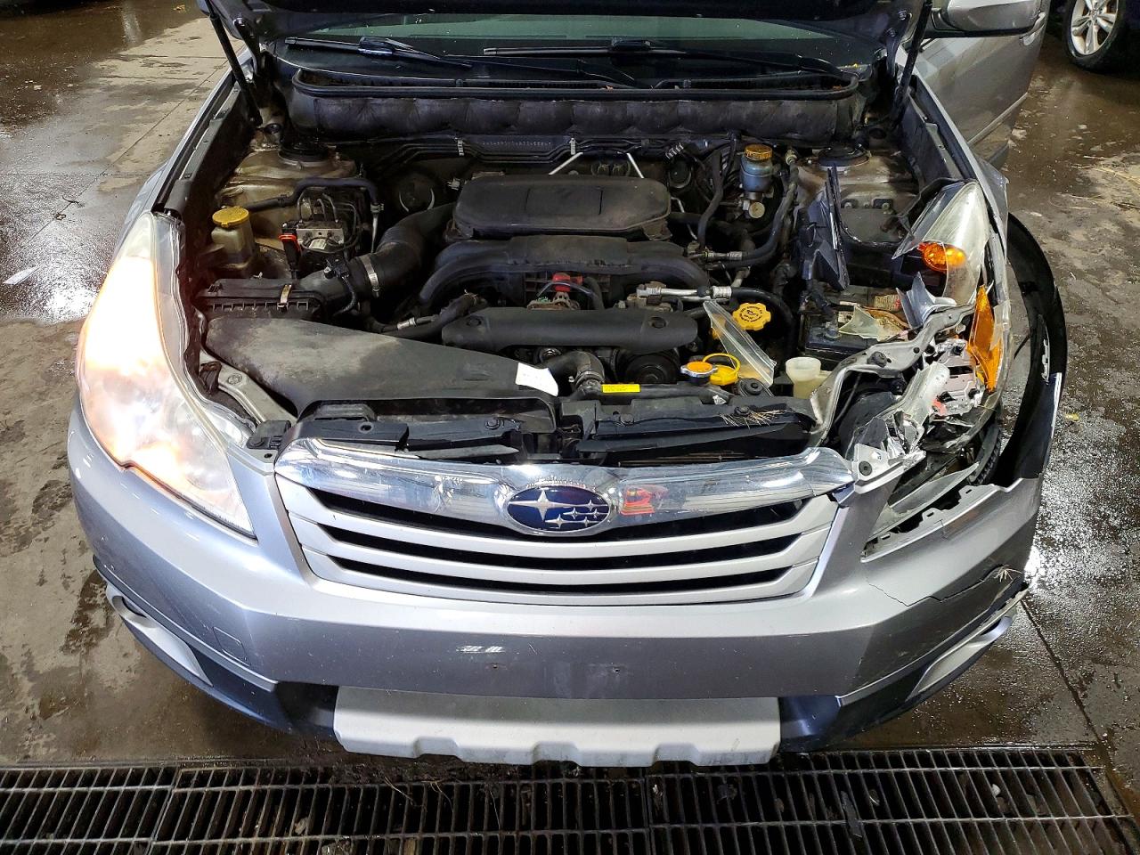 2011 Subaru Outback 2.5i Limited Silver vin: 4S4BRCKC4B3345584