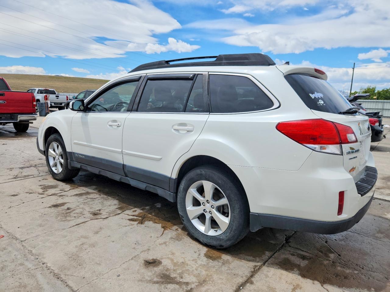 2013 Subaru Outback 2.5i Limited White vin: 4S4BRCKC4D3212911