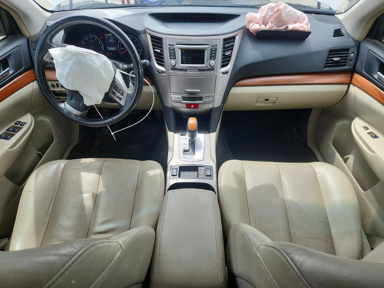 2013 Subaru Outback 2.5i Limited White vin: 4S4BRCKC4D3212911