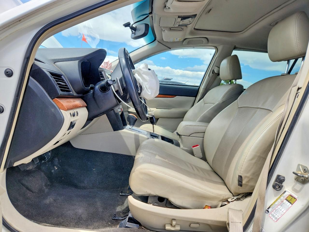 2013 Subaru Outback 2.5i Limited White vin: 4S4BRCKC4D3212911