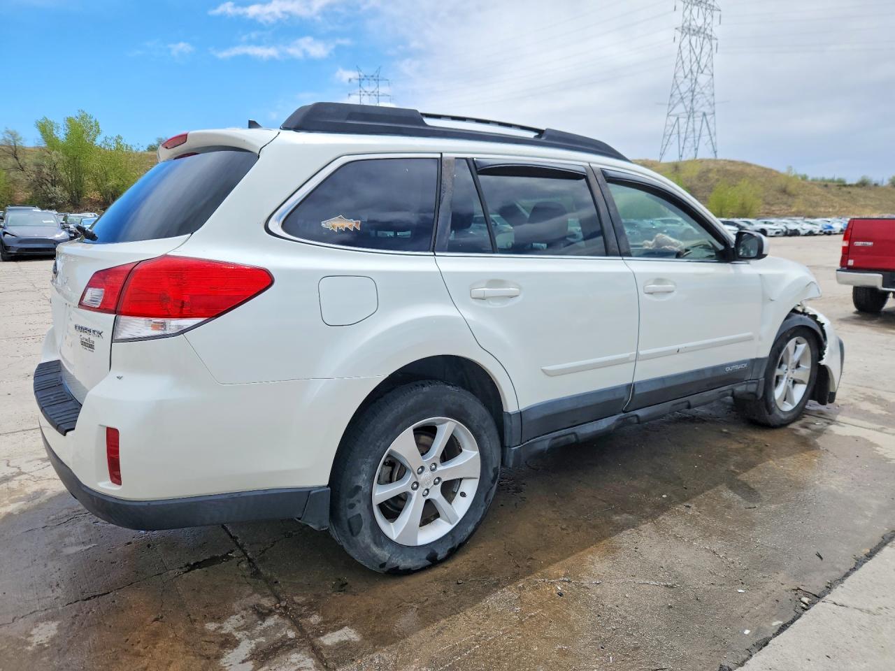 2013 Subaru Outback 2.5i Limited White vin: 4S4BRCKC4D3212911