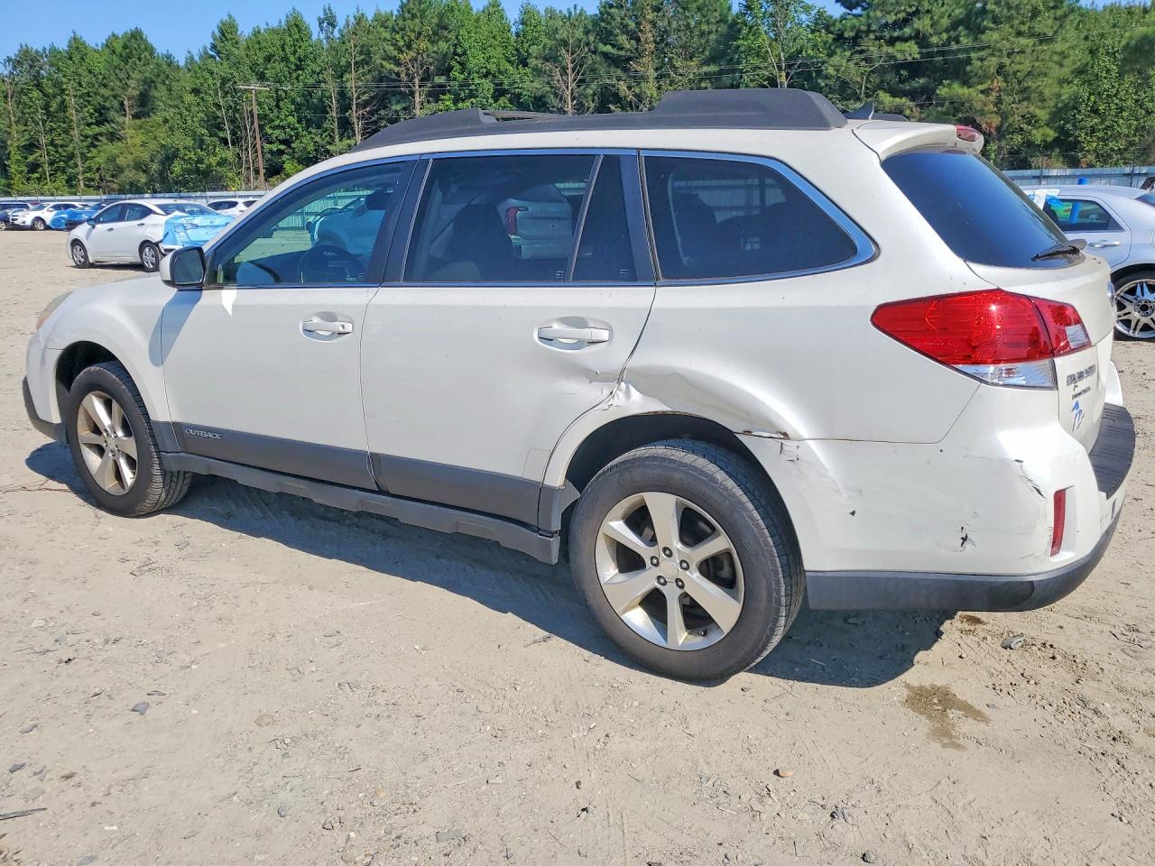 2014 Subaru Outback 2.5i Limited White vin: 4S4BRCKC4E3321449