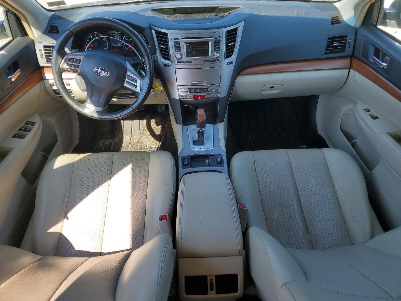 2014 Subaru Outback 2.5i Limited White vin: 4S4BRCKC4E3321449