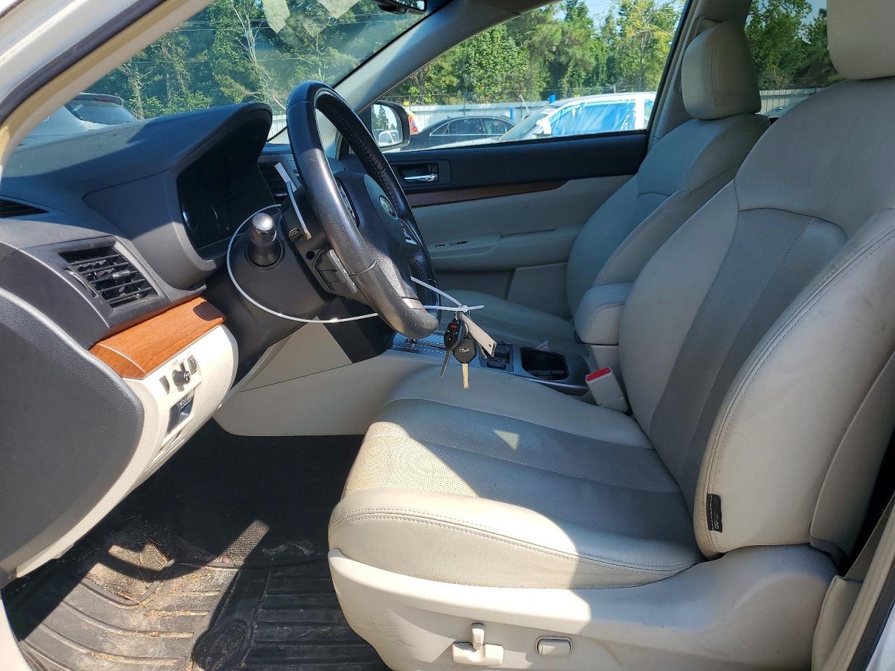 2014 Subaru Outback 2.5i Limited White vin: 4S4BRCKC4E3321449