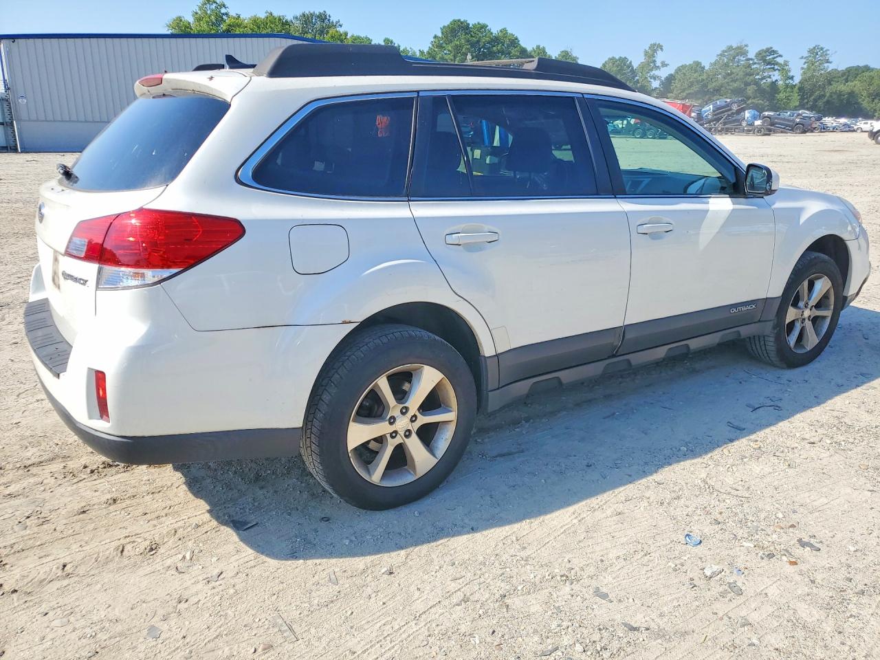 2014 Subaru Outback 2.5i Limited White vin: 4S4BRCKC4E3321449