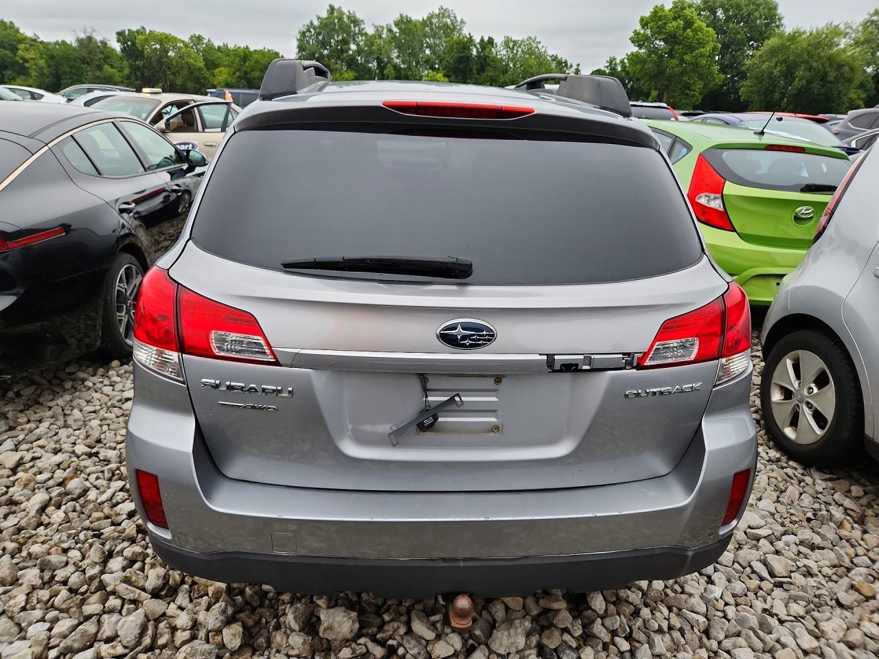 2010 Subaru Outback 2.5i Limited Silver vin: 4S4BRCKC5A3340425