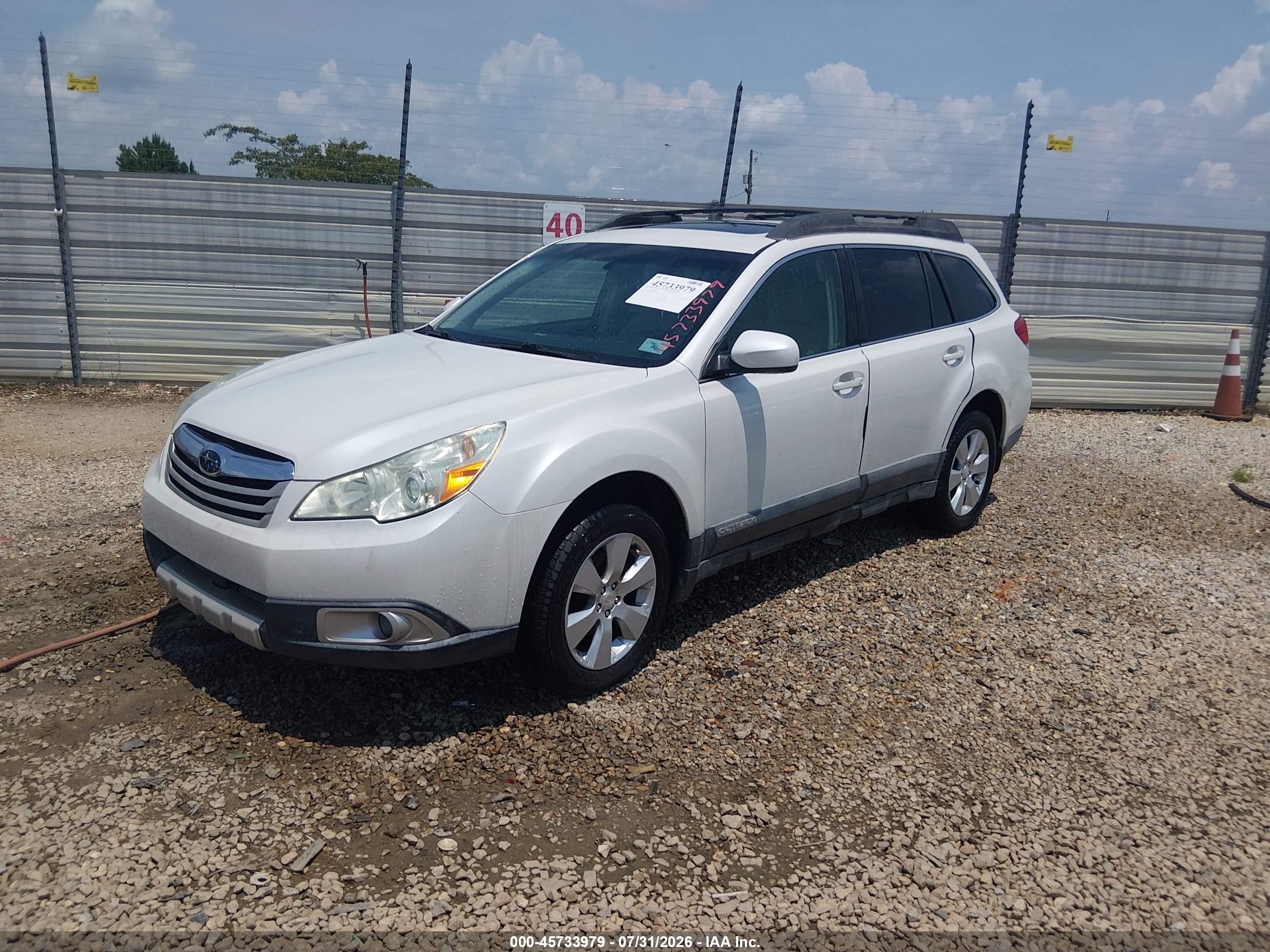 2010 Subaru Outback 2.5i Limited White vin: 4S4BRCKC5A3346161