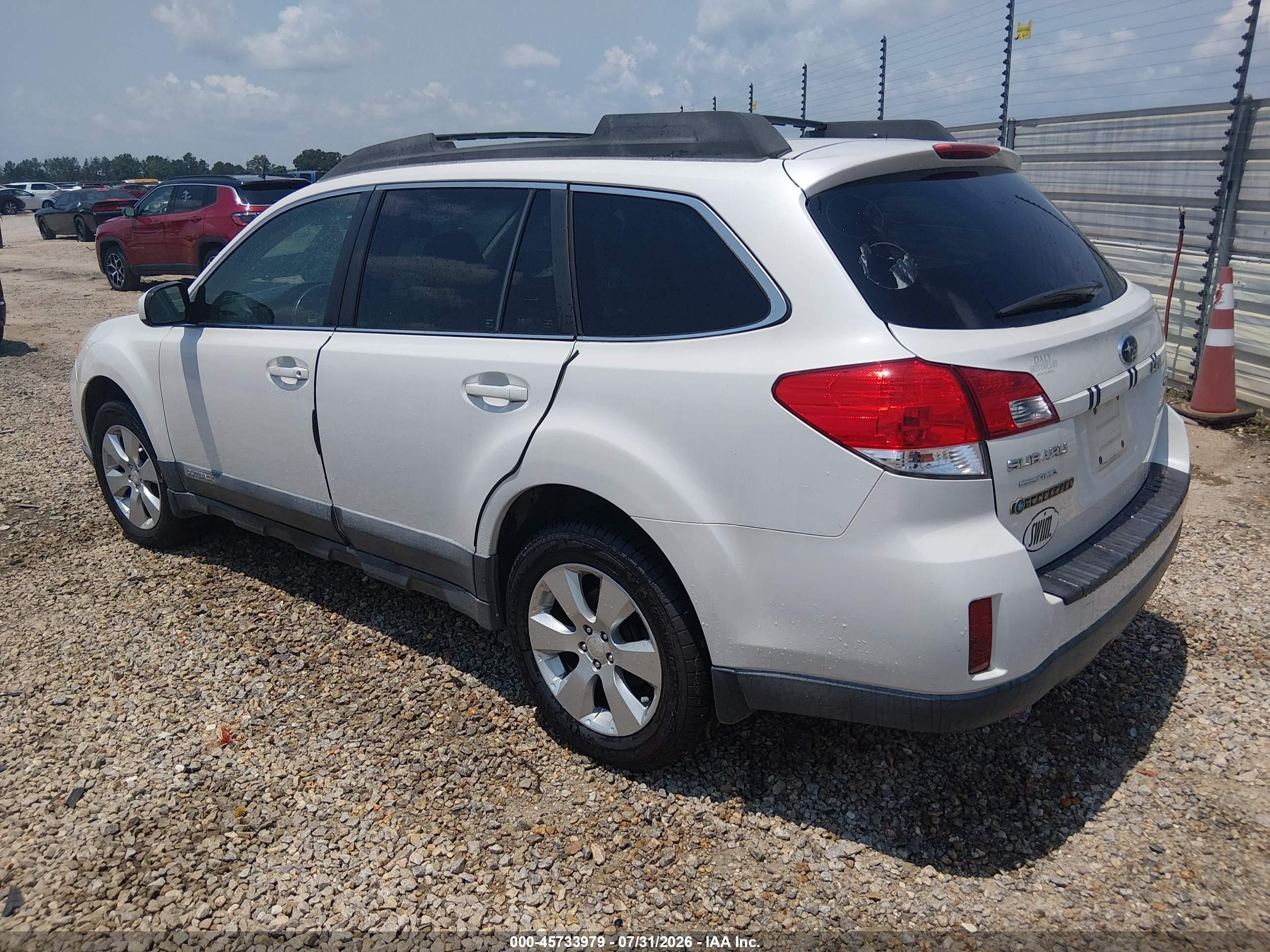 2010 Subaru Outback 2.5i Limited White vin: 4S4BRCKC5A3346161
