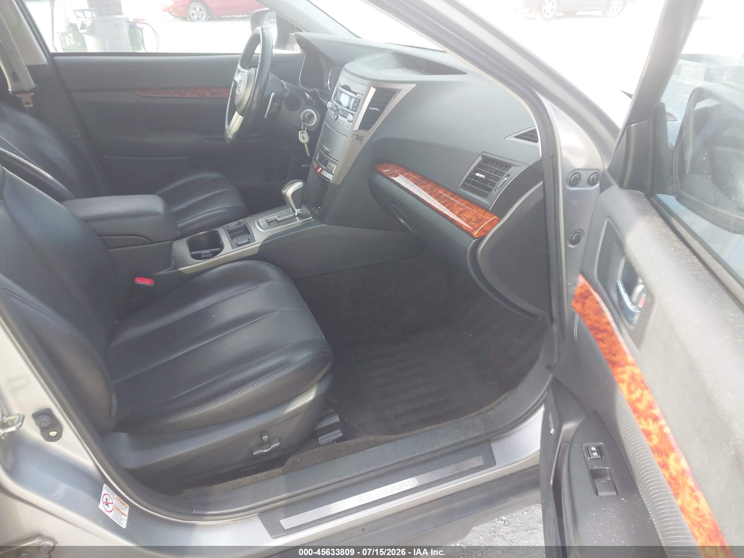 2011 Subaru Outback 2.5i Limited Silver vin: 4S4BRCKC5B3414458