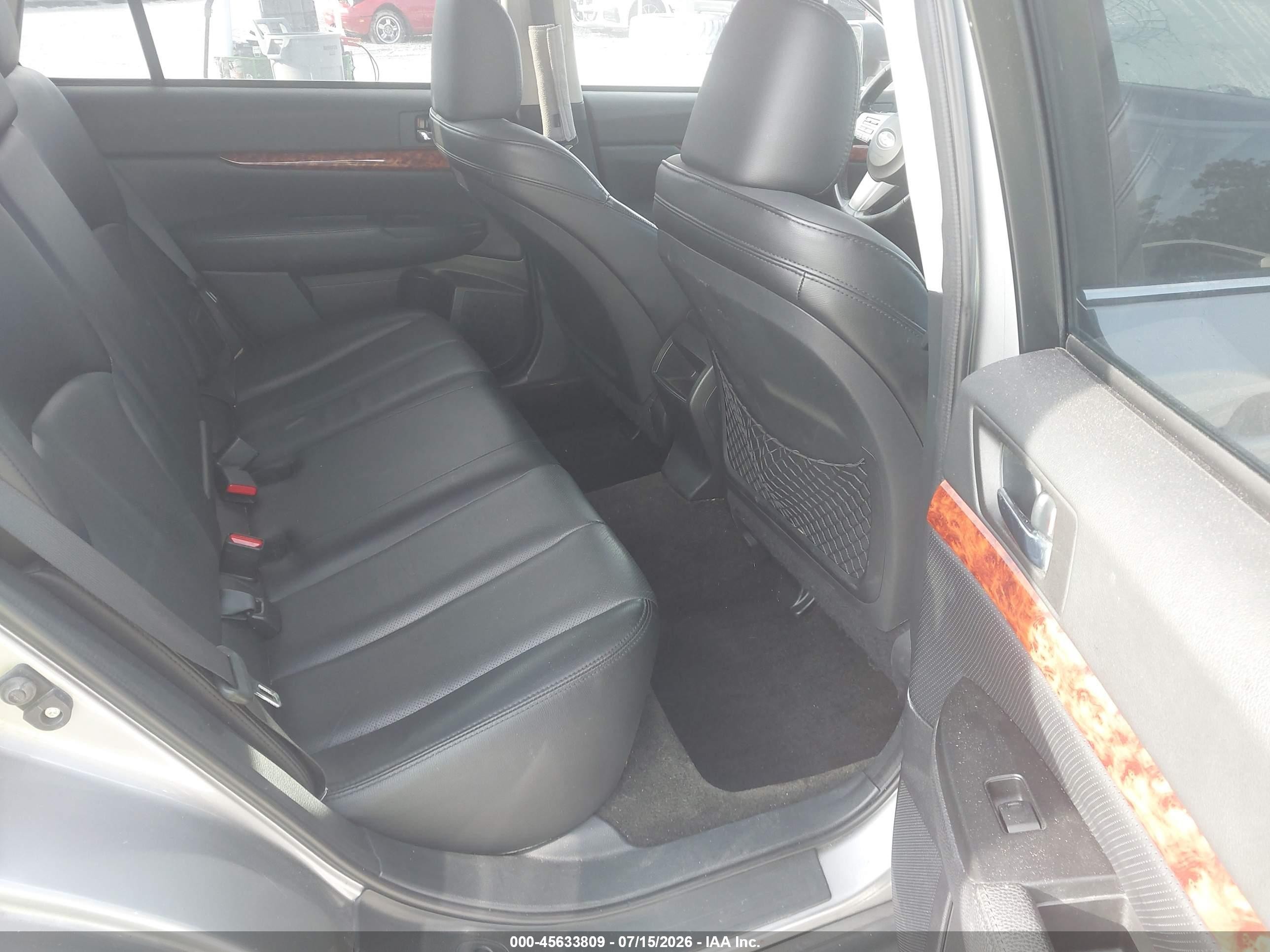 2011 Subaru Outback 2.5i Limited Silver vin: 4S4BRCKC5B3414458