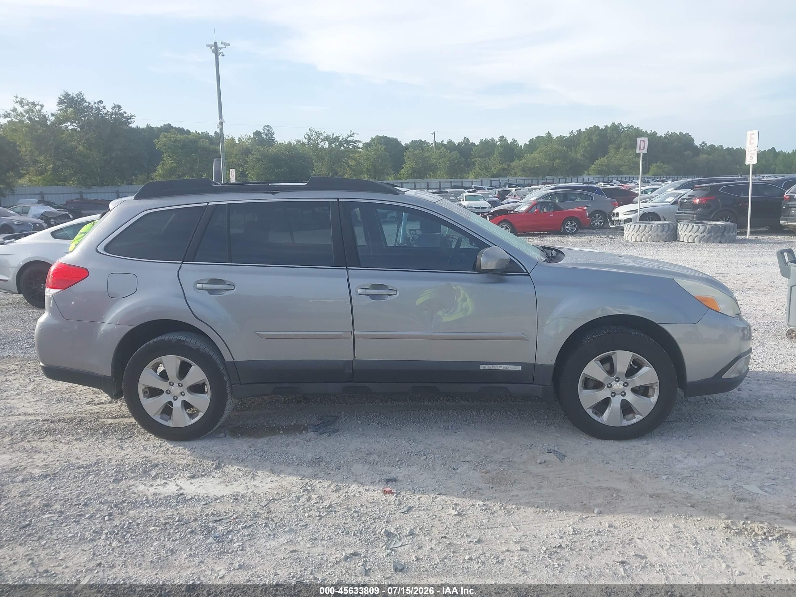2011 Subaru Outback 2.5i Limited Silver vin: 4S4BRCKC5B3414458