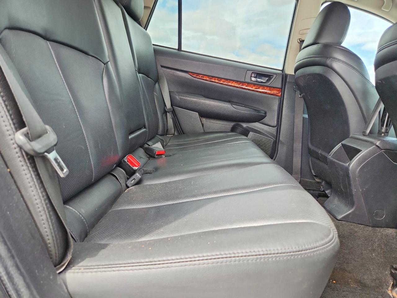 2012 Subaru Outback 2.5i Limited Silver vin: 4S4BRCKC5C3293948