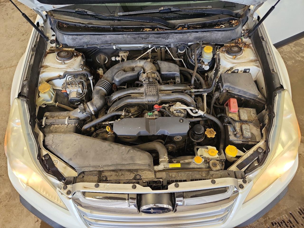 2013 Subaru Outback 2.5i Limited White vin: 4S4BRCKC5D3232164