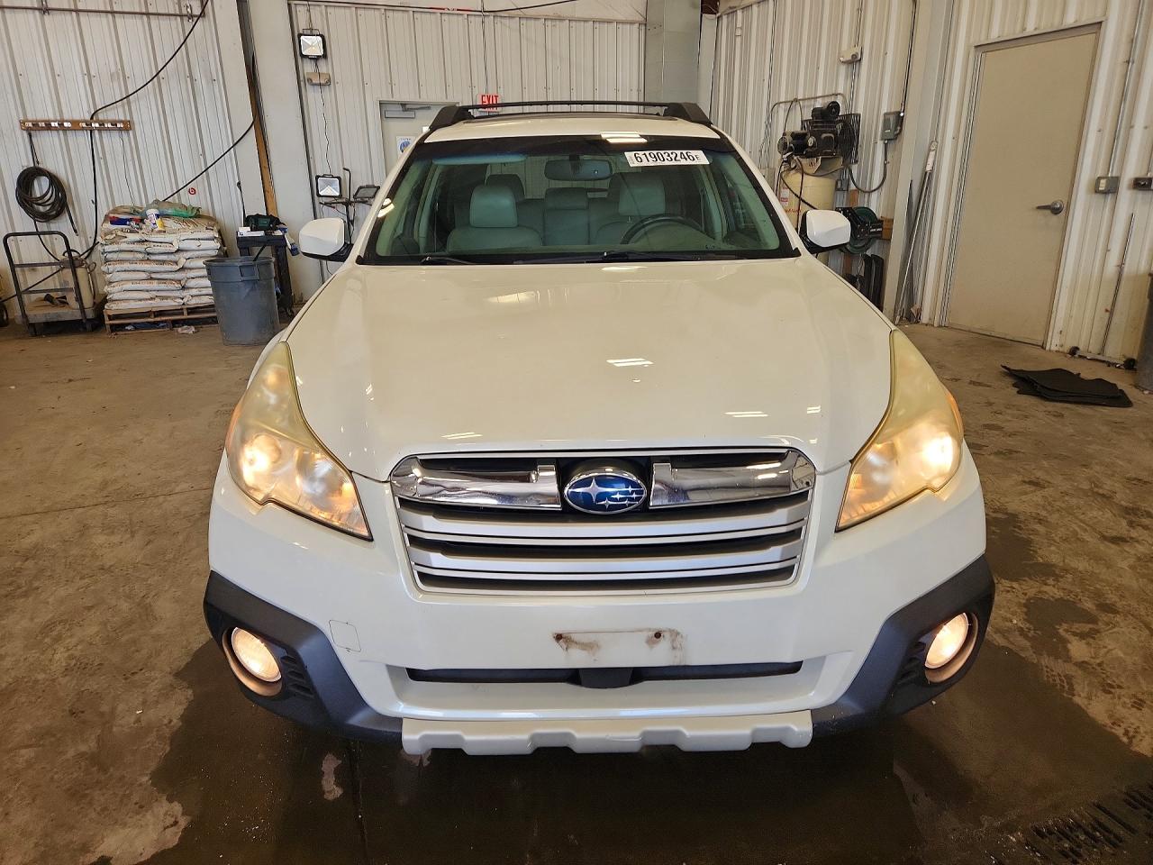 2013 Subaru Outback 2.5i Limited White vin: 4S4BRCKC5D3232164