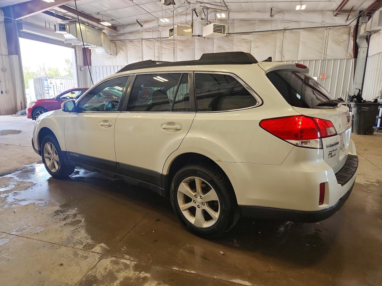 2013 Subaru Outback 2.5i Limited White vin: 4S4BRCKC5D3232164