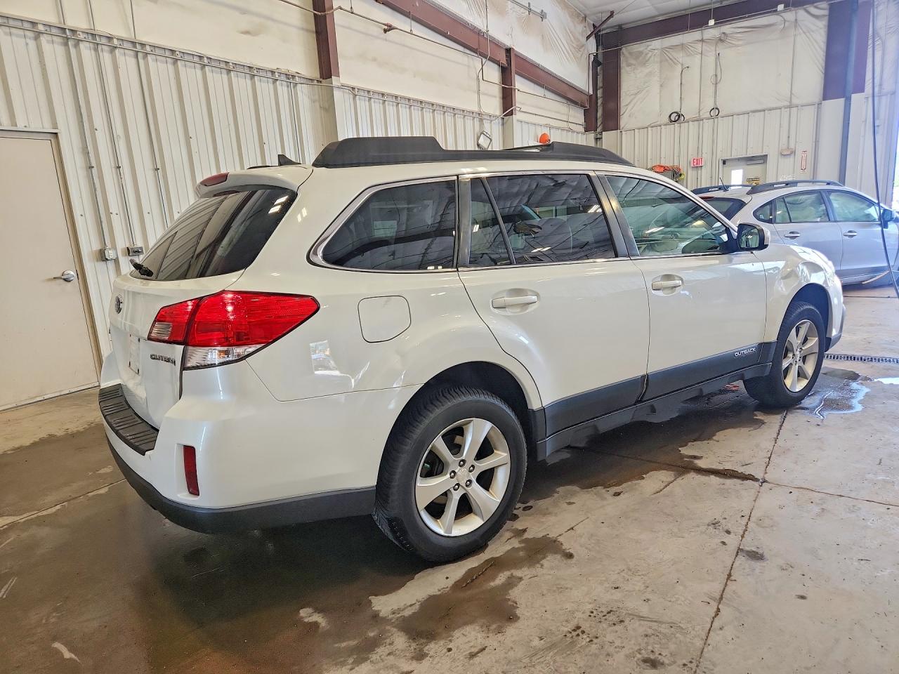 2013 Subaru Outback 2.5i Limited White vin: 4S4BRCKC5D3232164