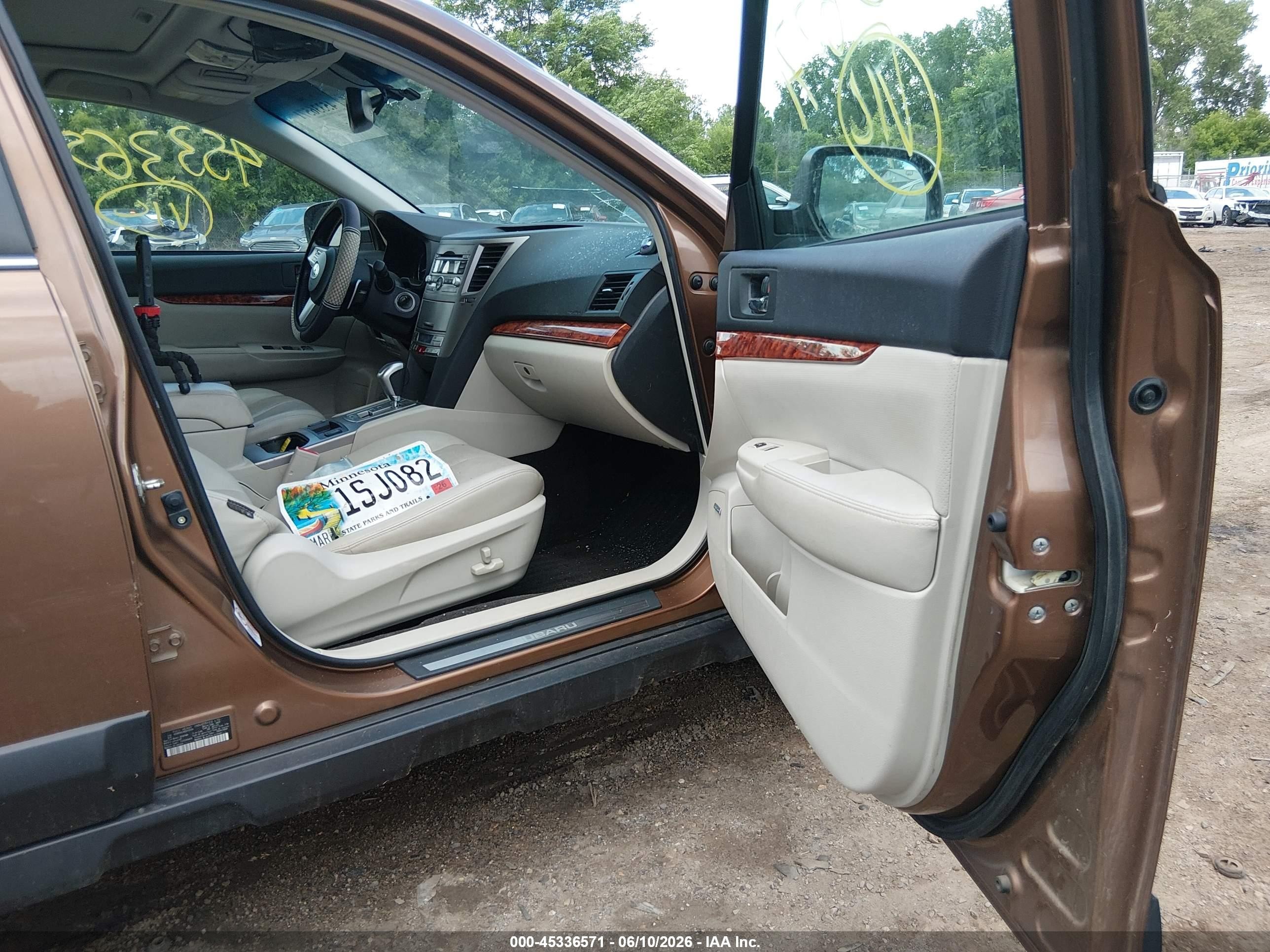 2011 Subaru Outback 2.5i Limited Tan vin: 4S4BRCKC6B3412704