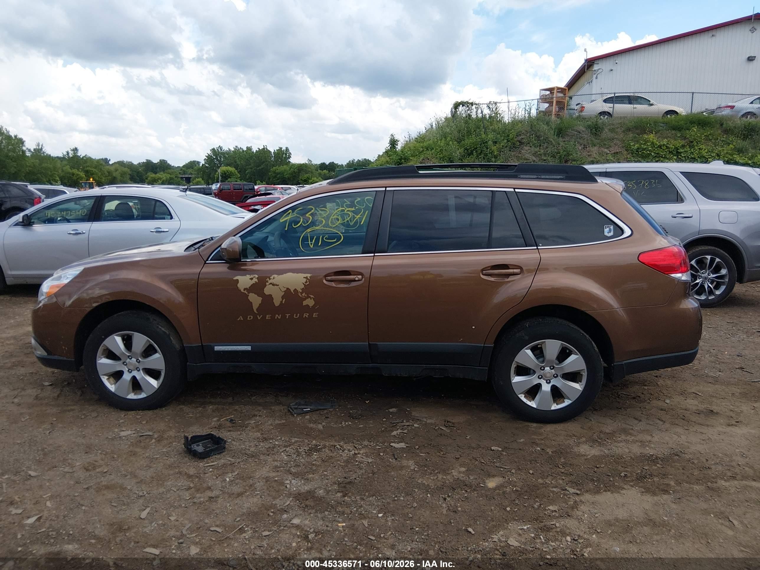 2011 Subaru Outback 2.5i Limited Tan vin: 4S4BRCKC6B3412704