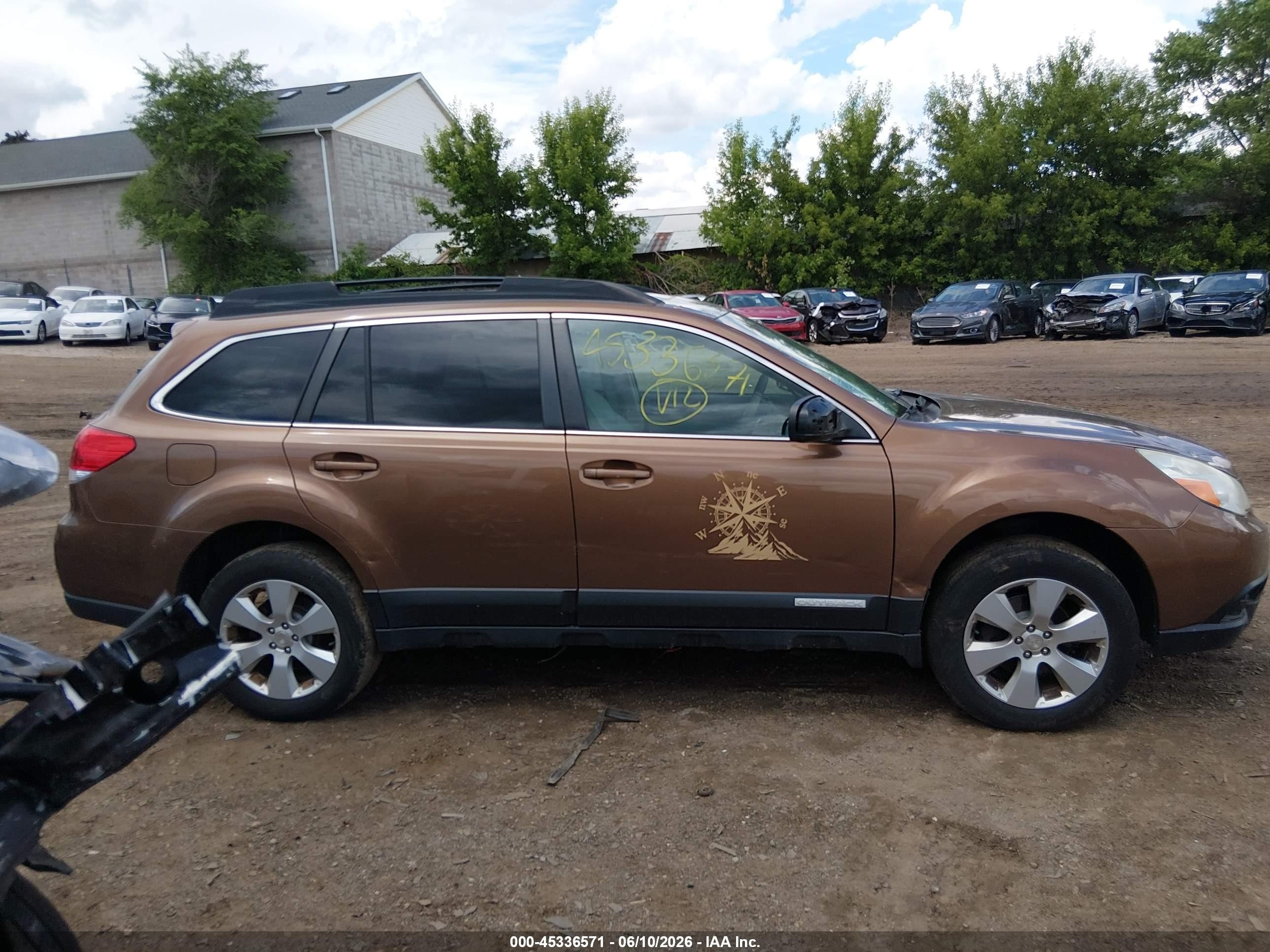 2011 Subaru Outback 2.5i Limited Tan vin: 4S4BRCKC6B3412704