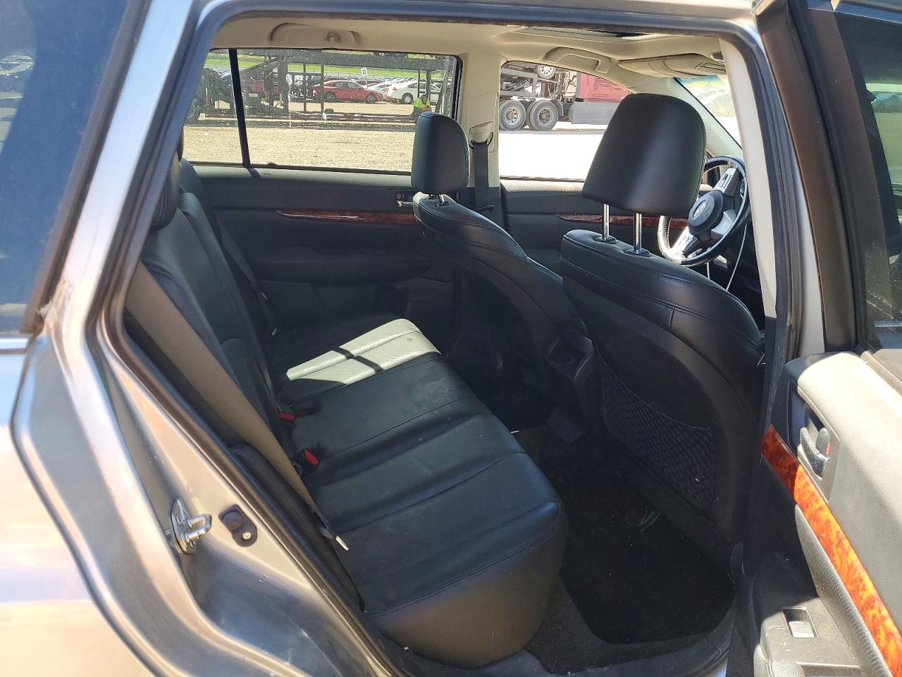 2011 Subaru Outback 2.5i Limited Silver vin: 4S4BRCKC6B3412993
