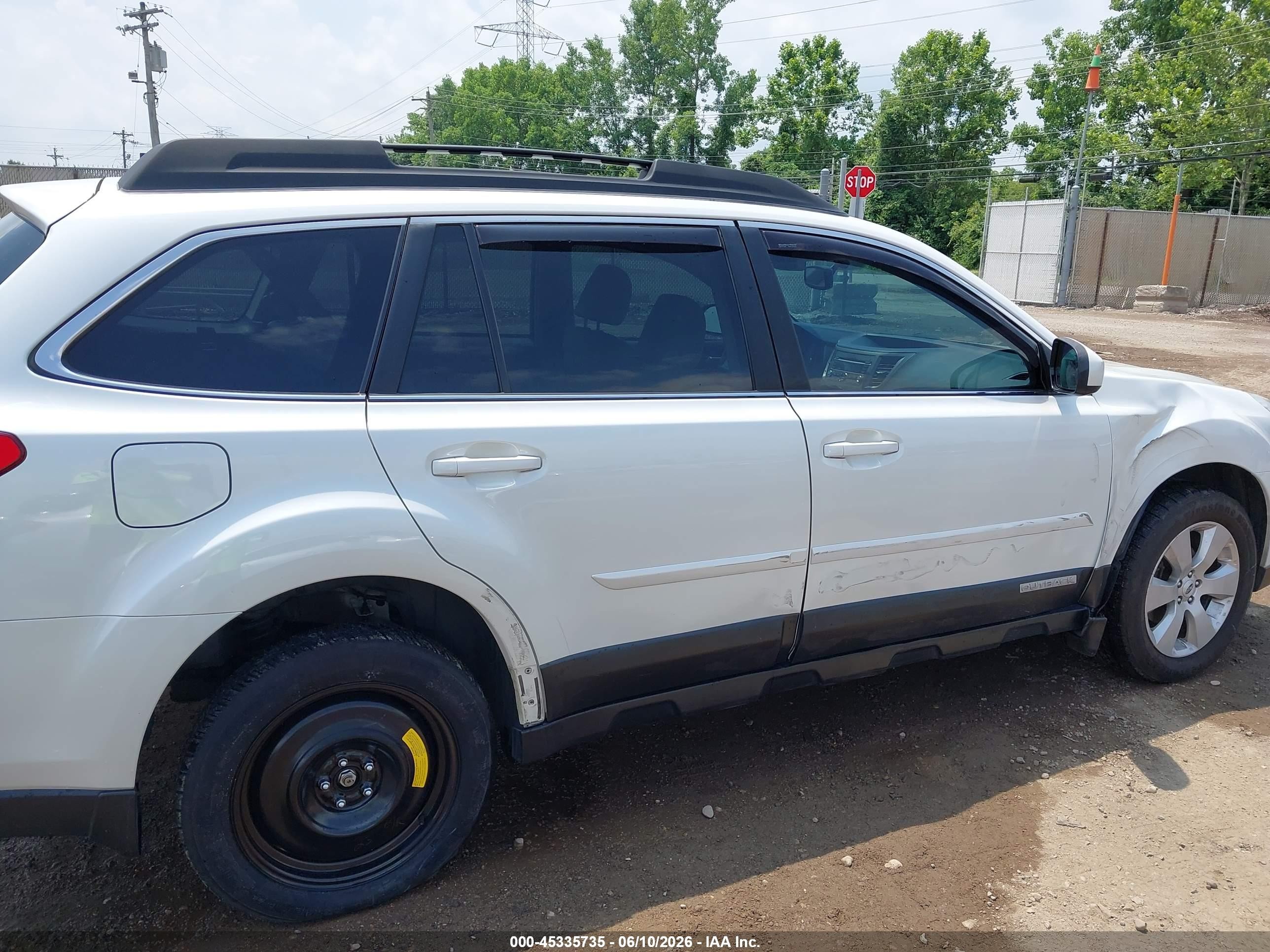 2011 Subaru Outback 2.5i Limited White vin: 4S4BRCKC6B3446786