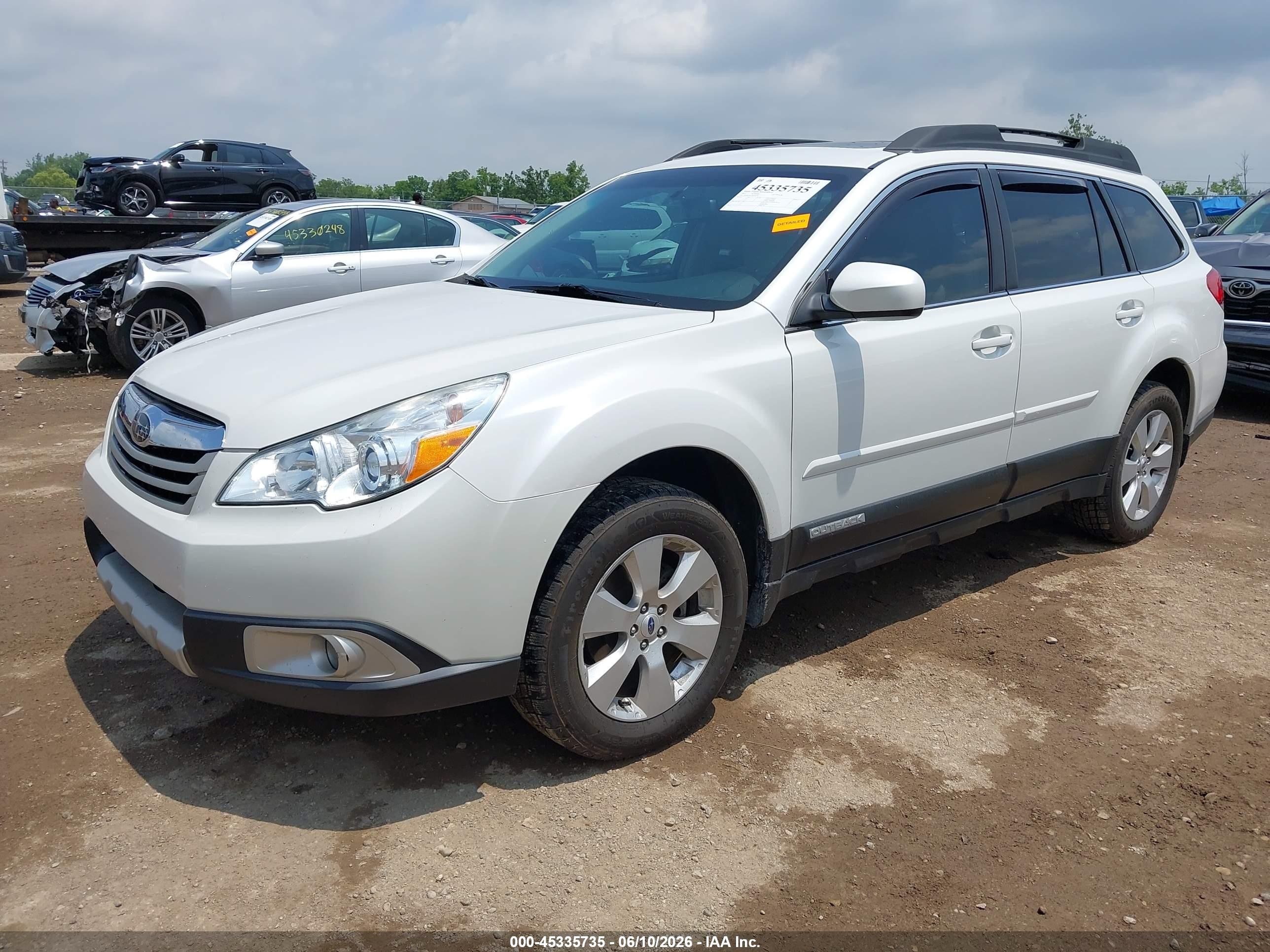 2011 Subaru Outback 2.5i Limited White vin: 4S4BRCKC6B3446786