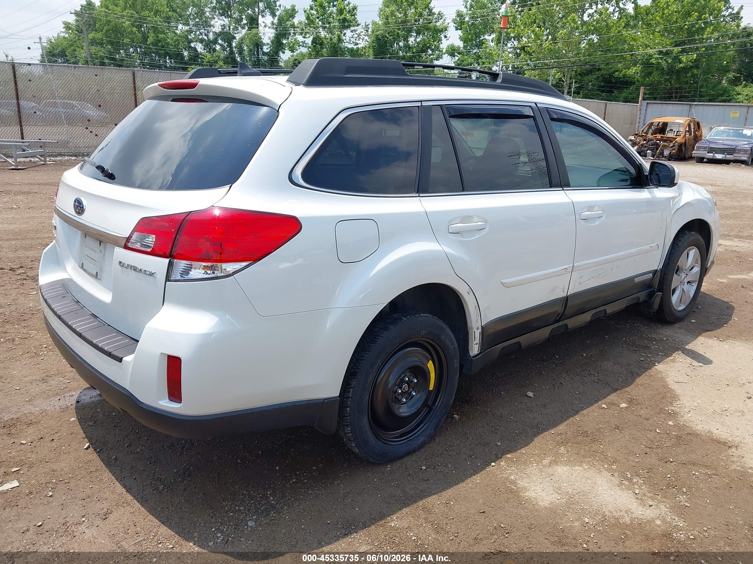 2011 Subaru Outback 2.5i Limited White vin: 4S4BRCKC6B3446786