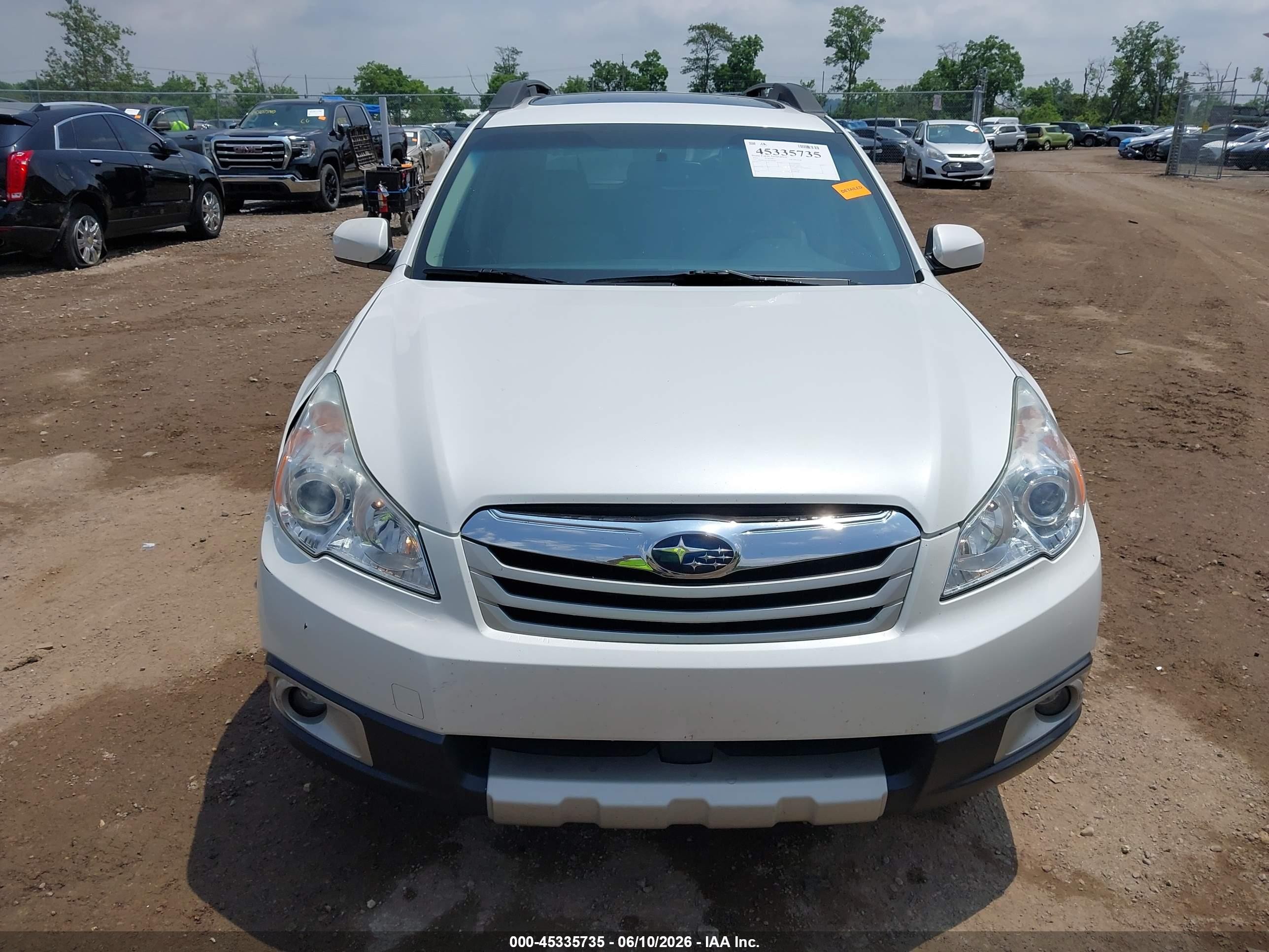 2011 Subaru Outback 2.5i Limited White vin: 4S4BRCKC6B3446786