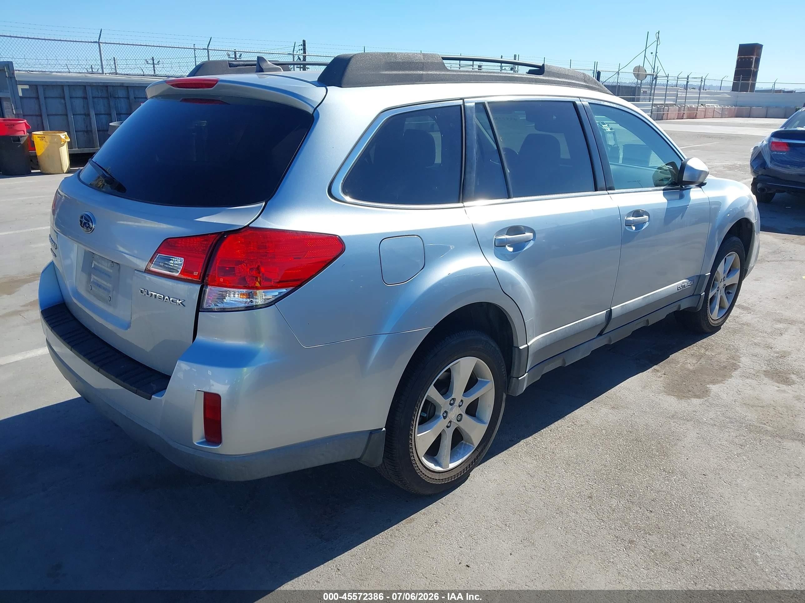 2013 Subaru Outback 2.5i Limited Серебряный vin: 4S4BRCKC6D3308832