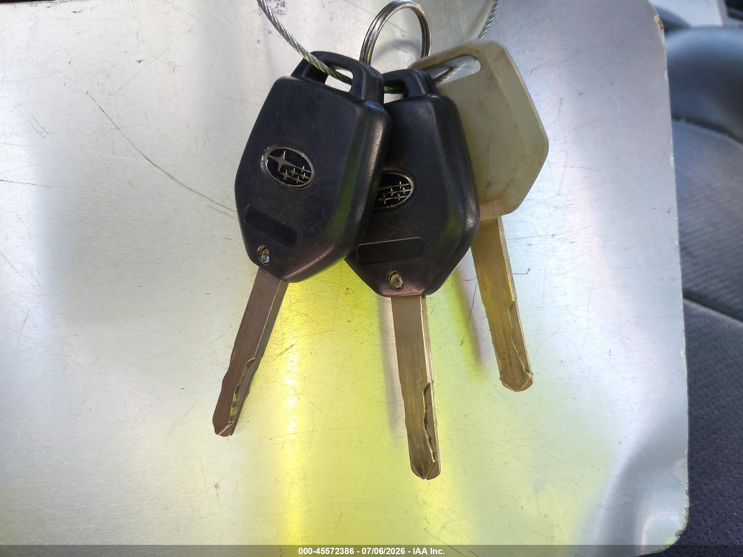 2013 Subaru Outback 2.5i Limited Серебряный vin: 4S4BRCKC6D3308832