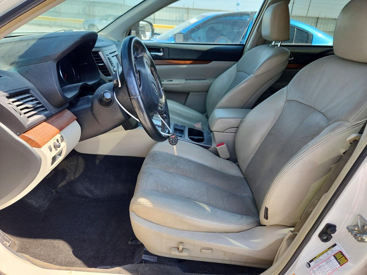 2013 Subaru Outback 2.5i Limited White vin: 4S4BRCKC6D3314002