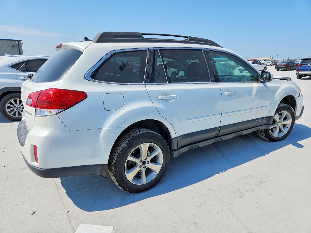2013 Subaru Outback 2.5i Limited White vin: 4S4BRCKC6D3314002