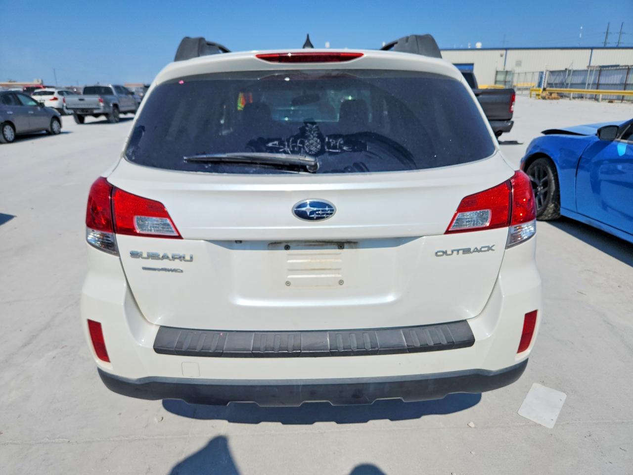 2013 Subaru Outback 2.5i Limited White vin: 4S4BRCKC6D3314002