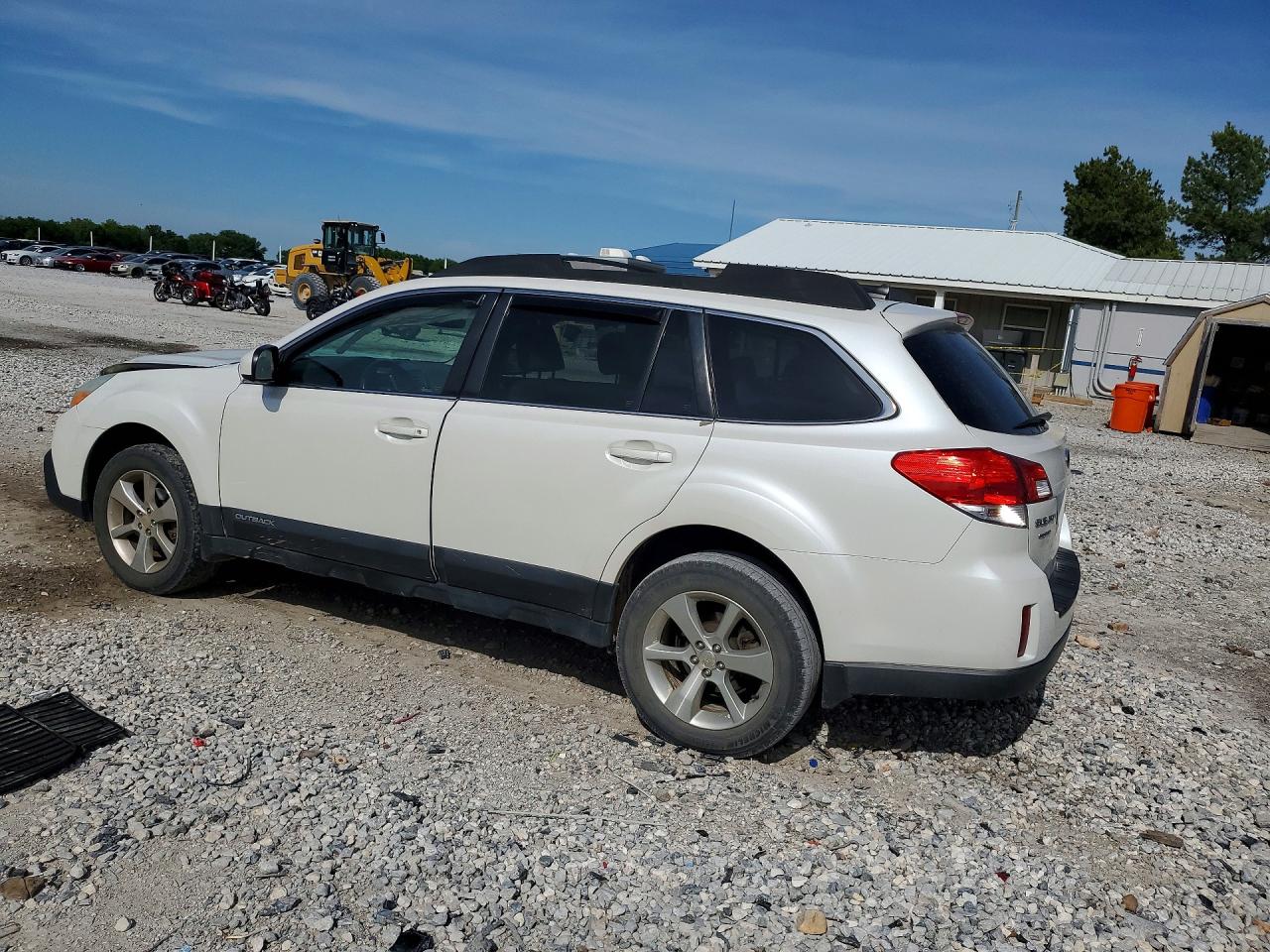 2014 Subaru Outback 2.5i Limited White vin: 4S4BRCKC6E3220221