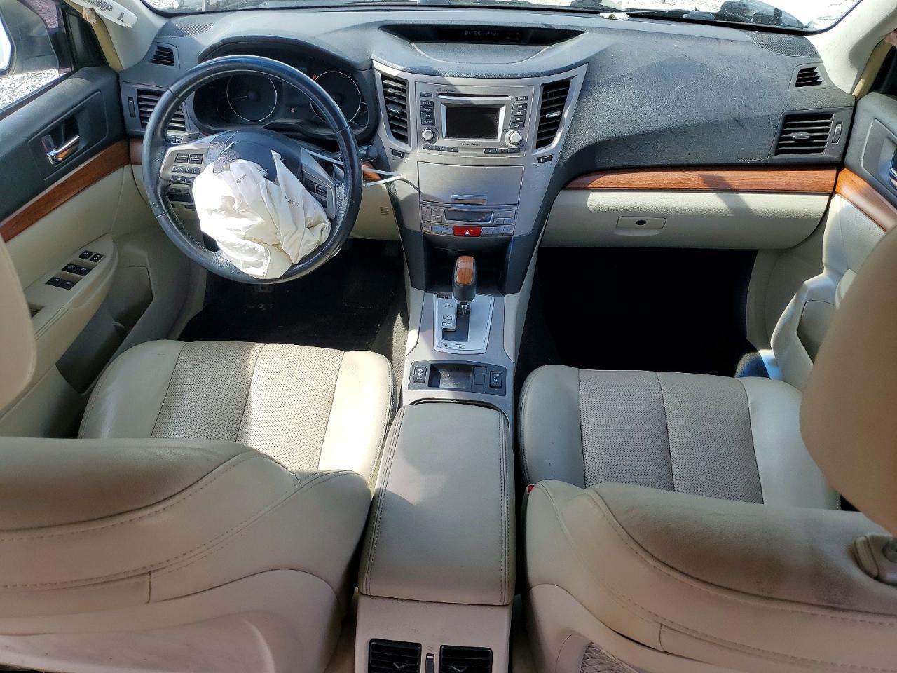 2014 Subaru Outback 2.5i Limited White vin: 4S4BRCKC6E3220221