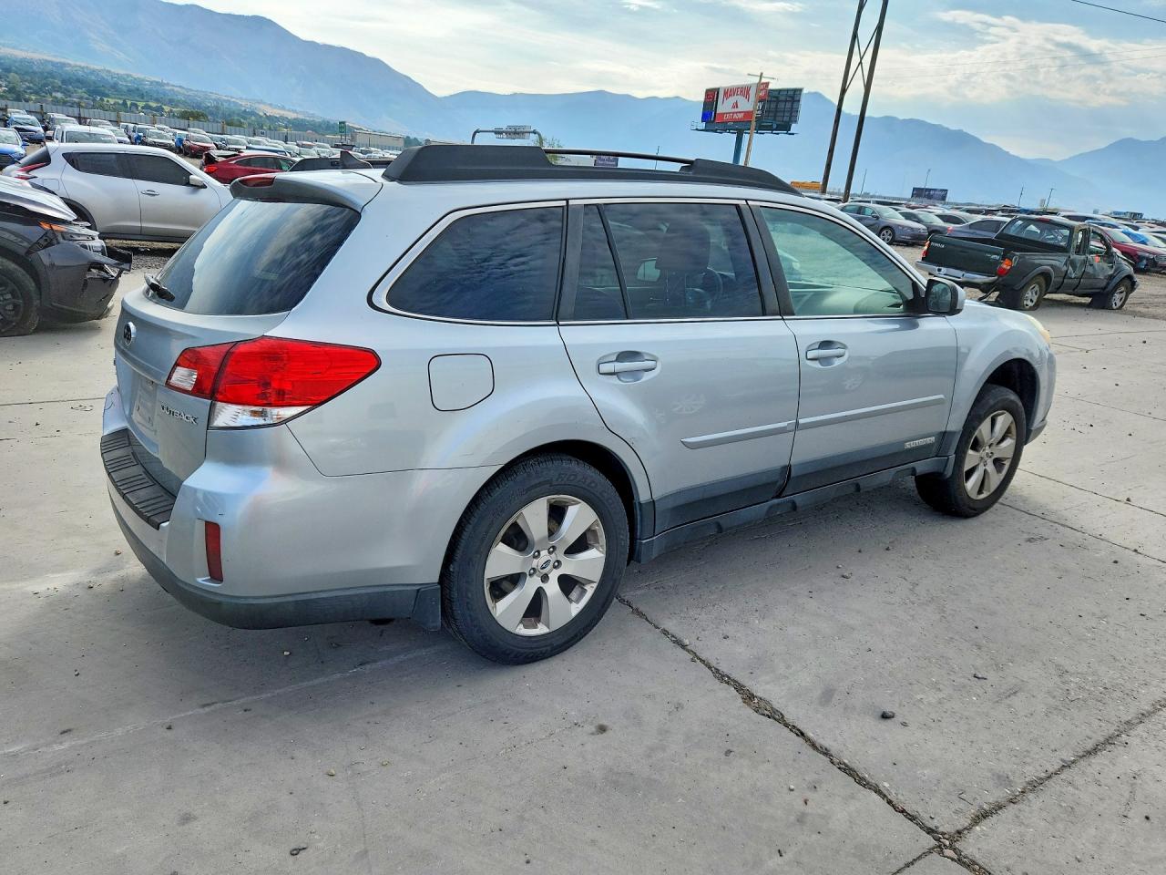 2012 Subaru Outback 2.5i Limited Silver vin: 4S4BRCKC7C3258411