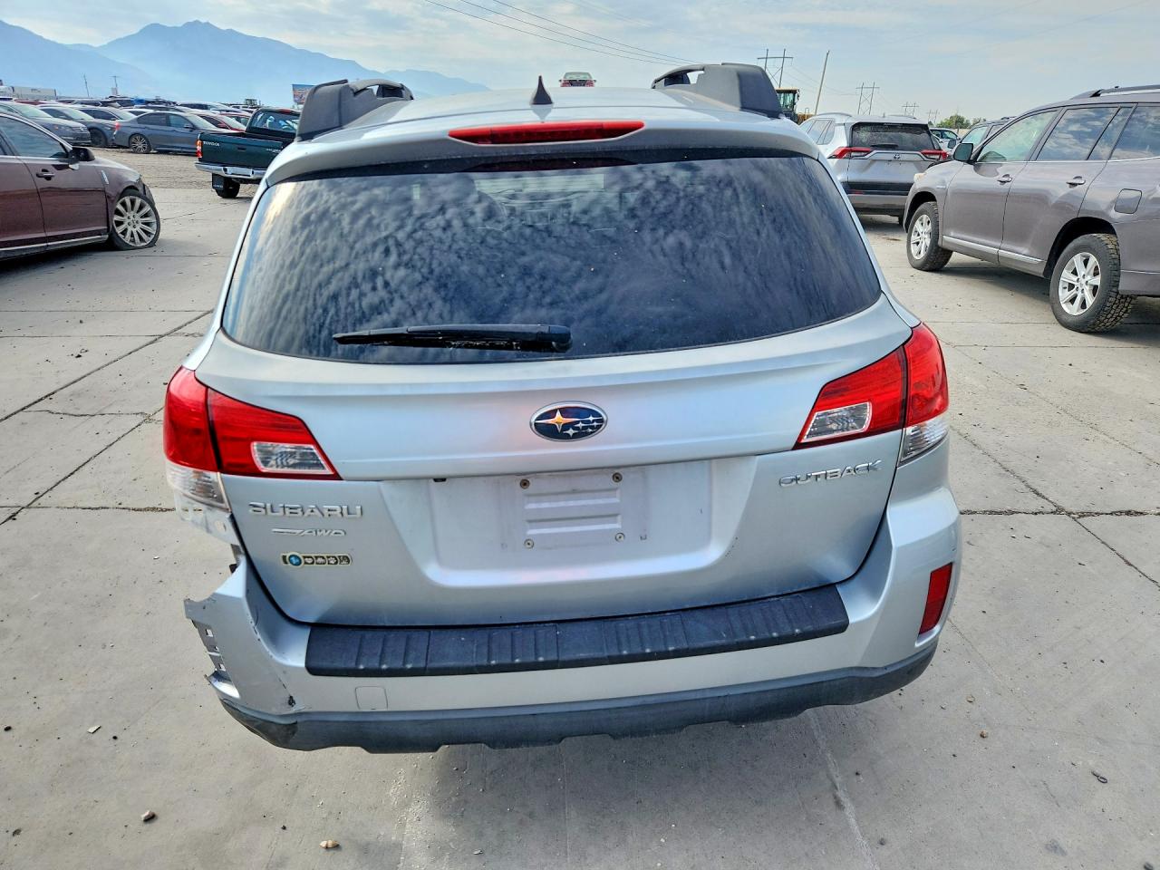 2012 Subaru Outback 2.5i Limited Silver vin: 4S4BRCKC7C3258411