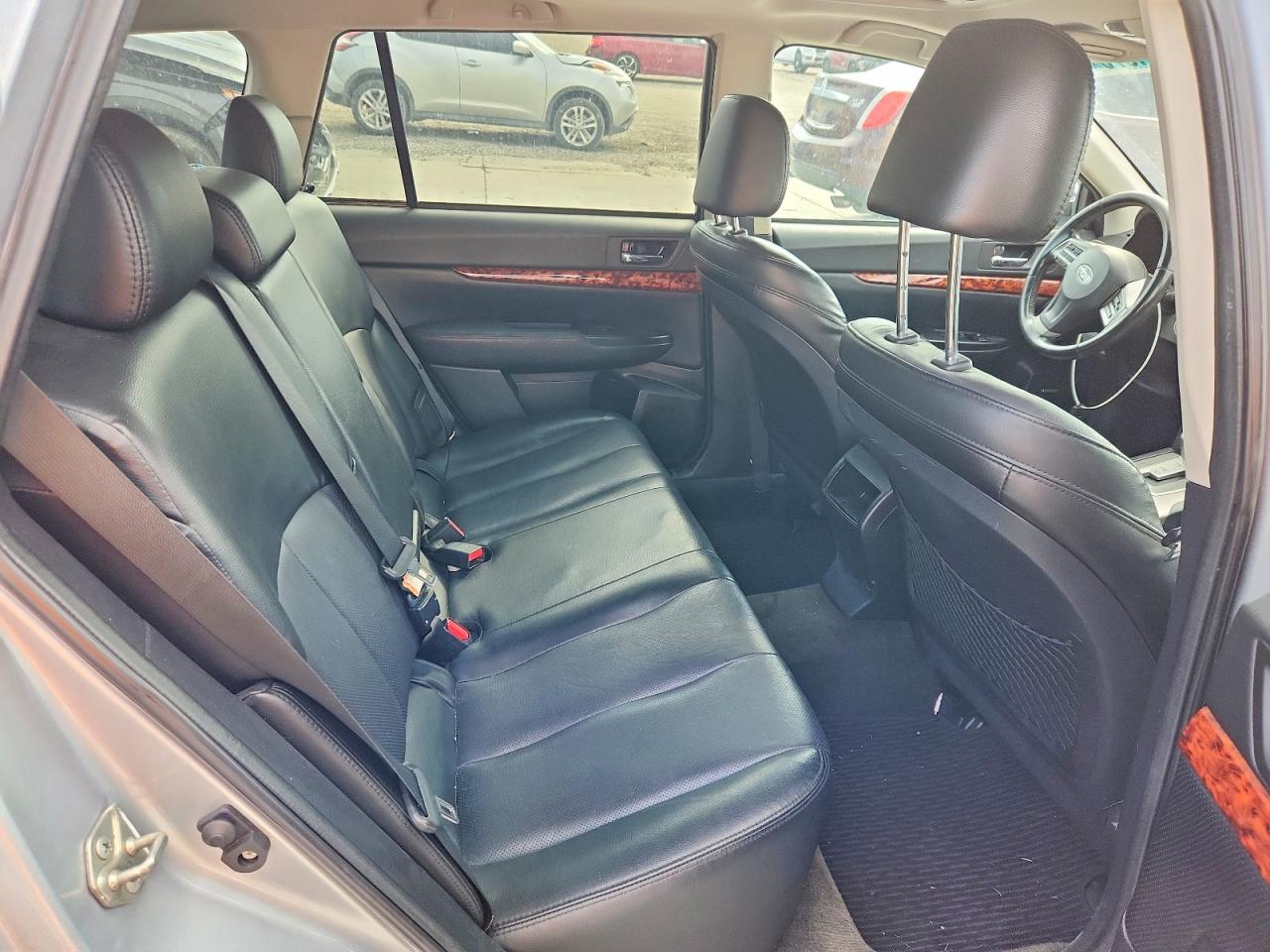 2012 Subaru Outback 2.5i Limited Silver vin: 4S4BRCKC7C3258411