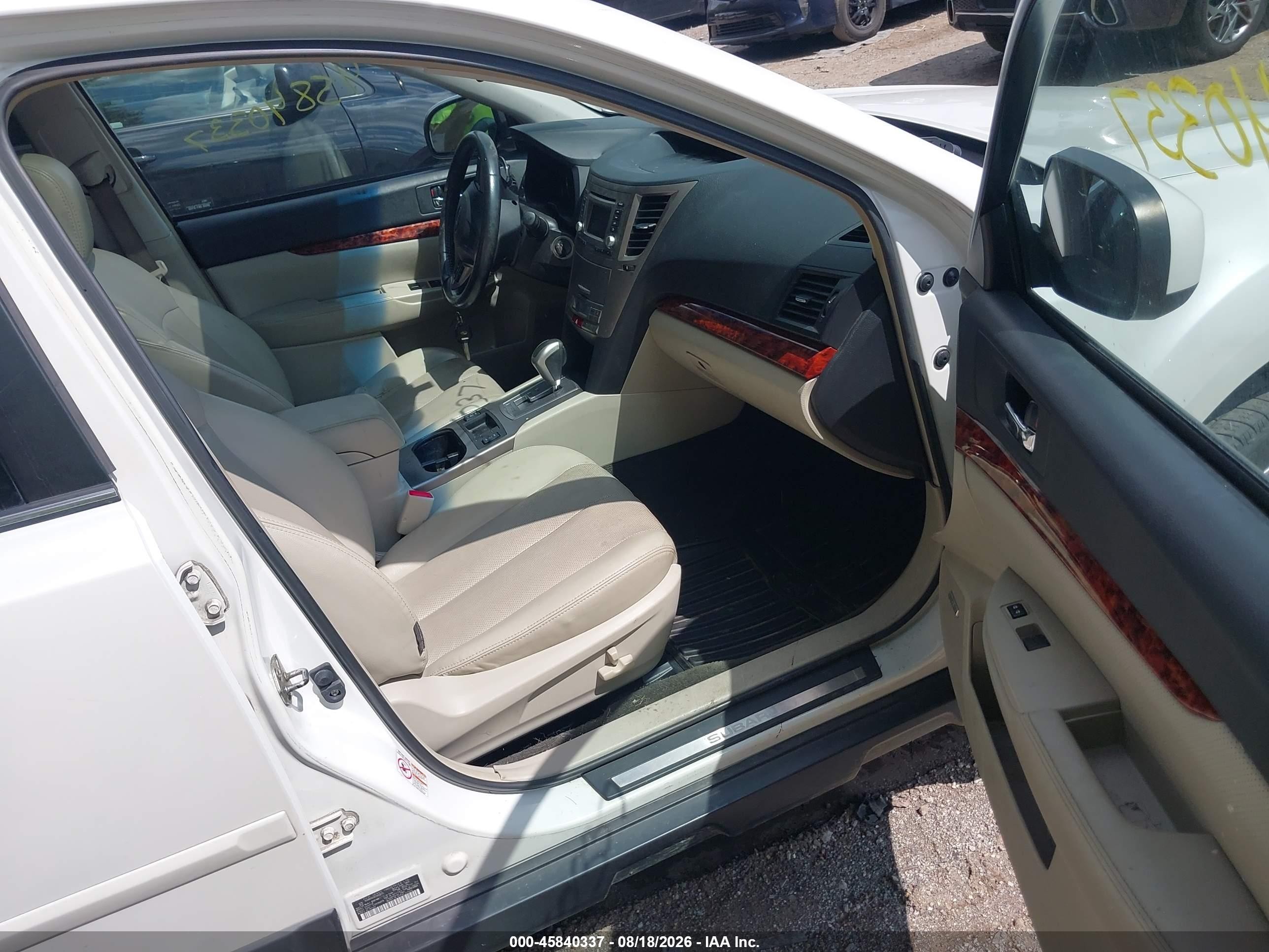 2012 Subaru Outback 2.5i Limited White vin: 4S4BRCKC8C3223912
