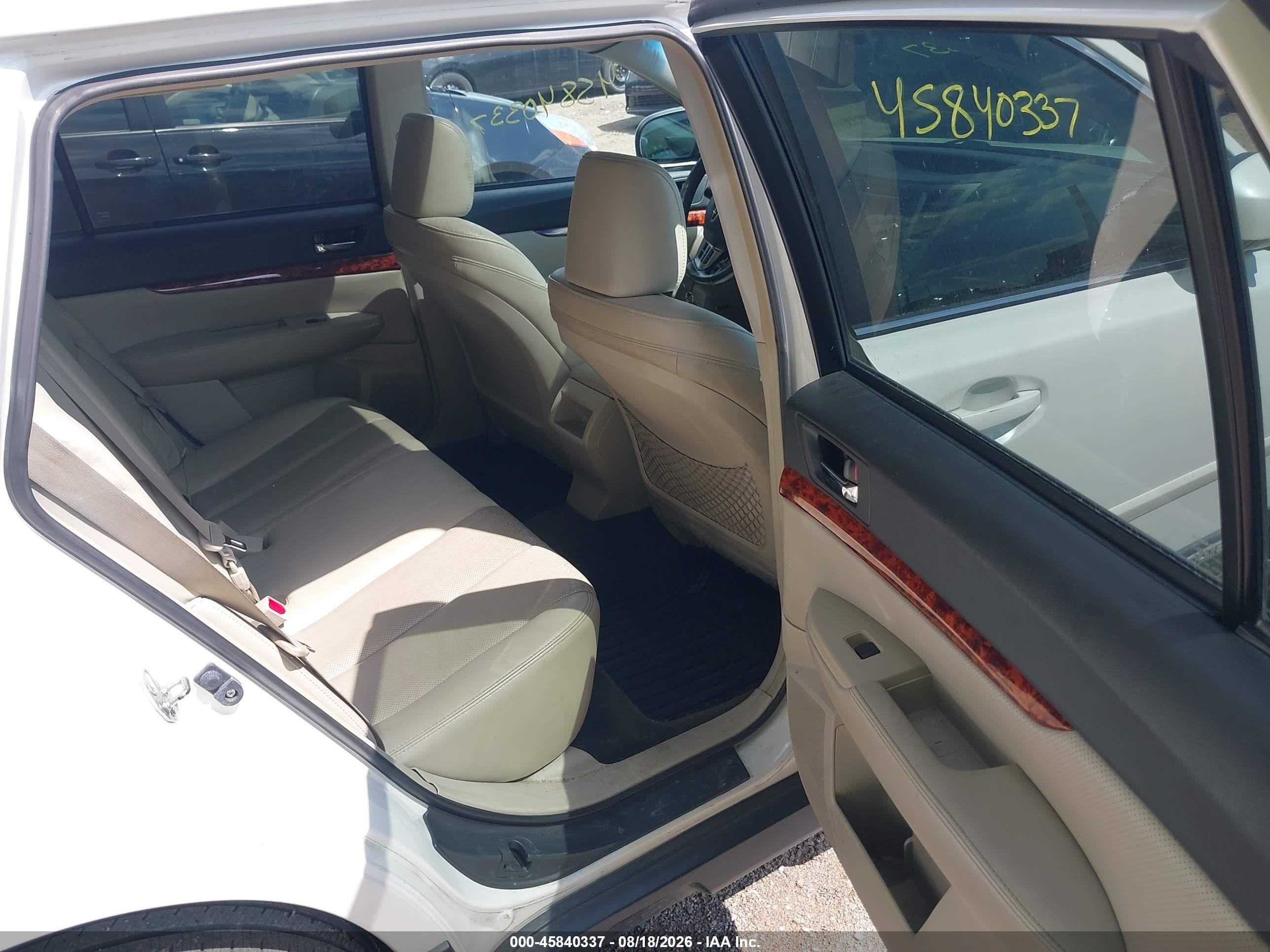 2012 Subaru Outback 2.5i Limited White vin: 4S4BRCKC8C3223912