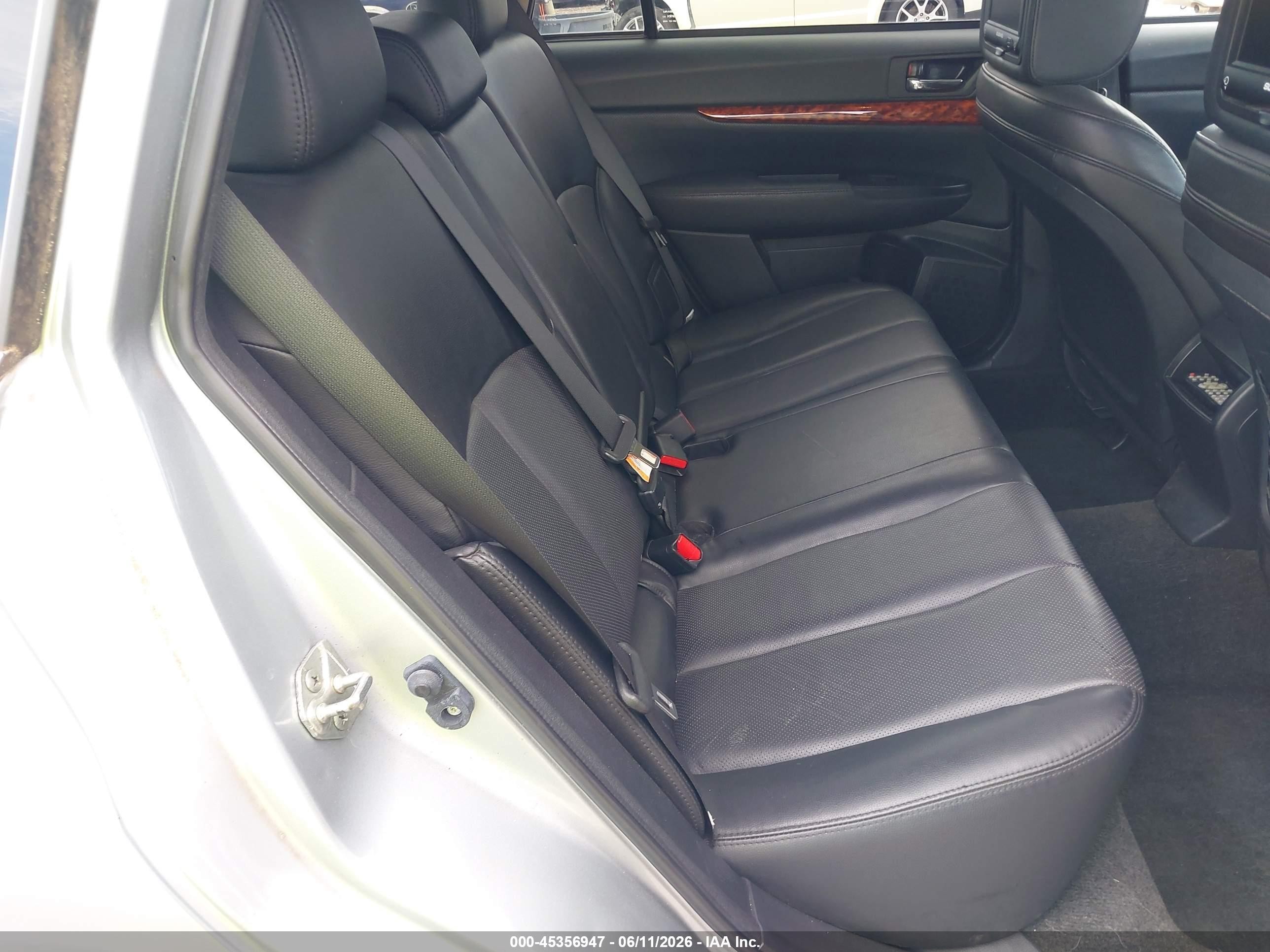 2012 Subaru Outback 2.5i Limited Silver vin: 4S4BRCKC8C3237261