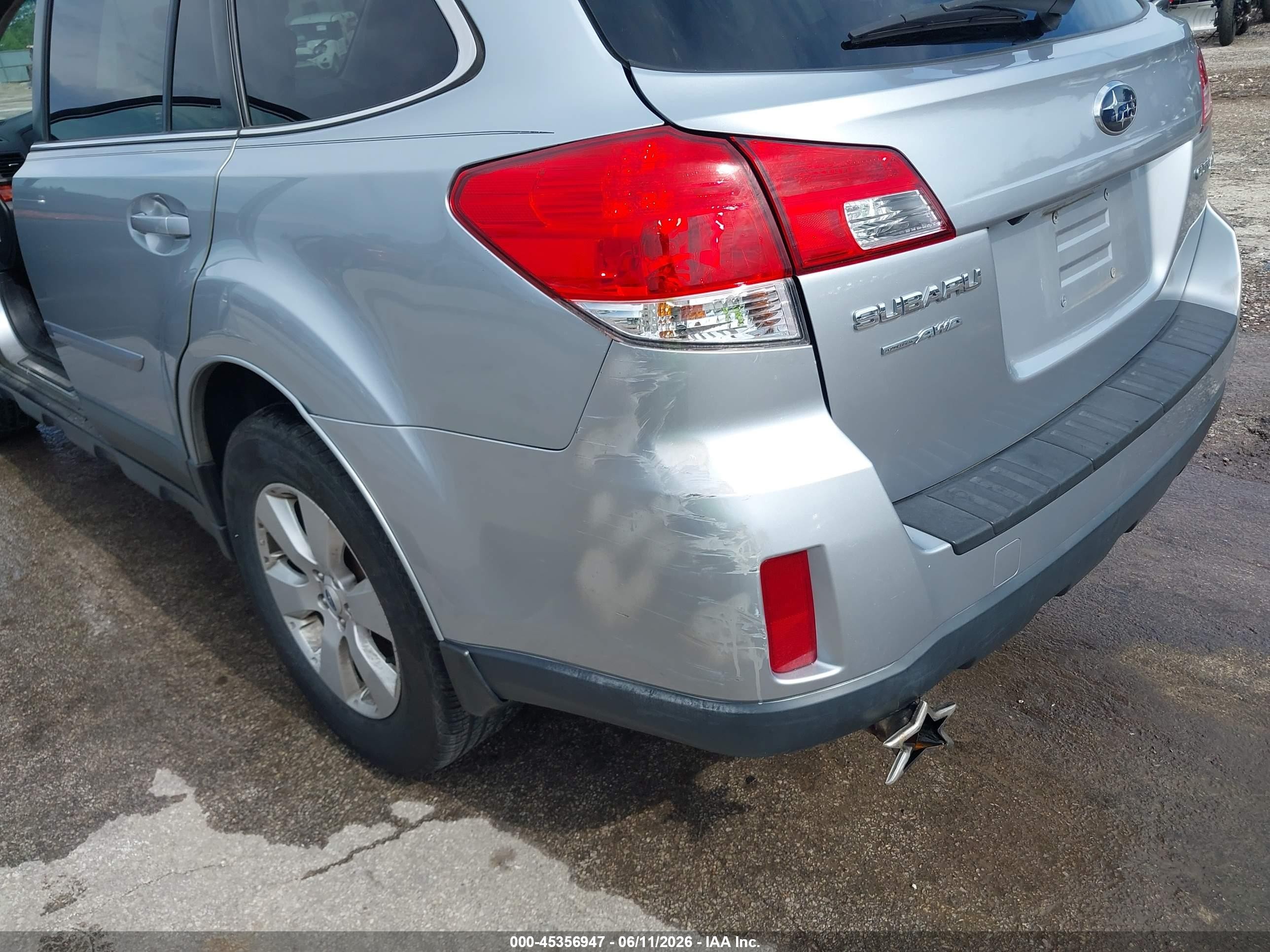 2012 Subaru Outback 2.5i Limited Silver vin: 4S4BRCKC8C3237261