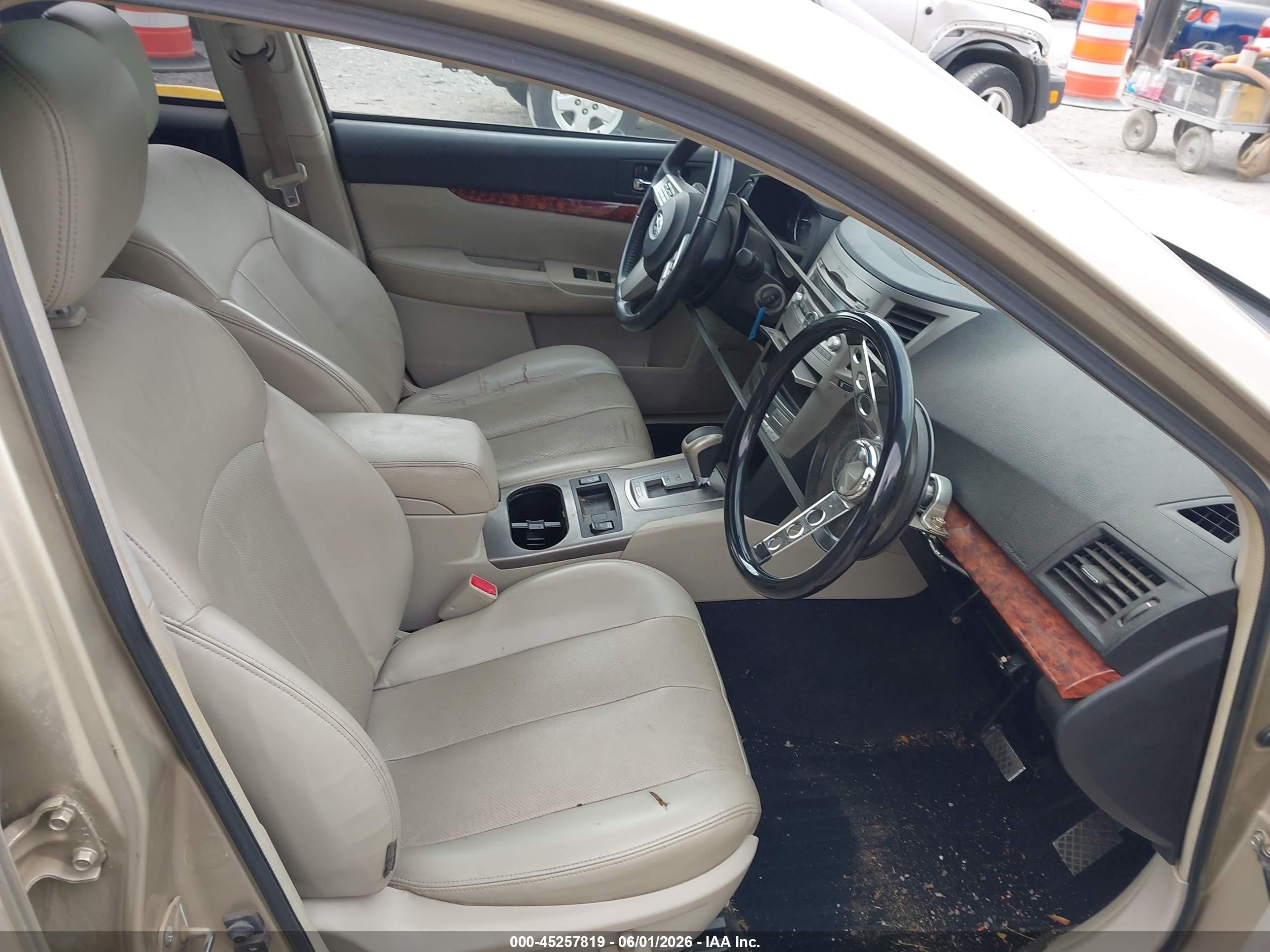 2010 Subaru Outback 2.5i Limited Champagne vin: 4S4BRCKC9A3357616