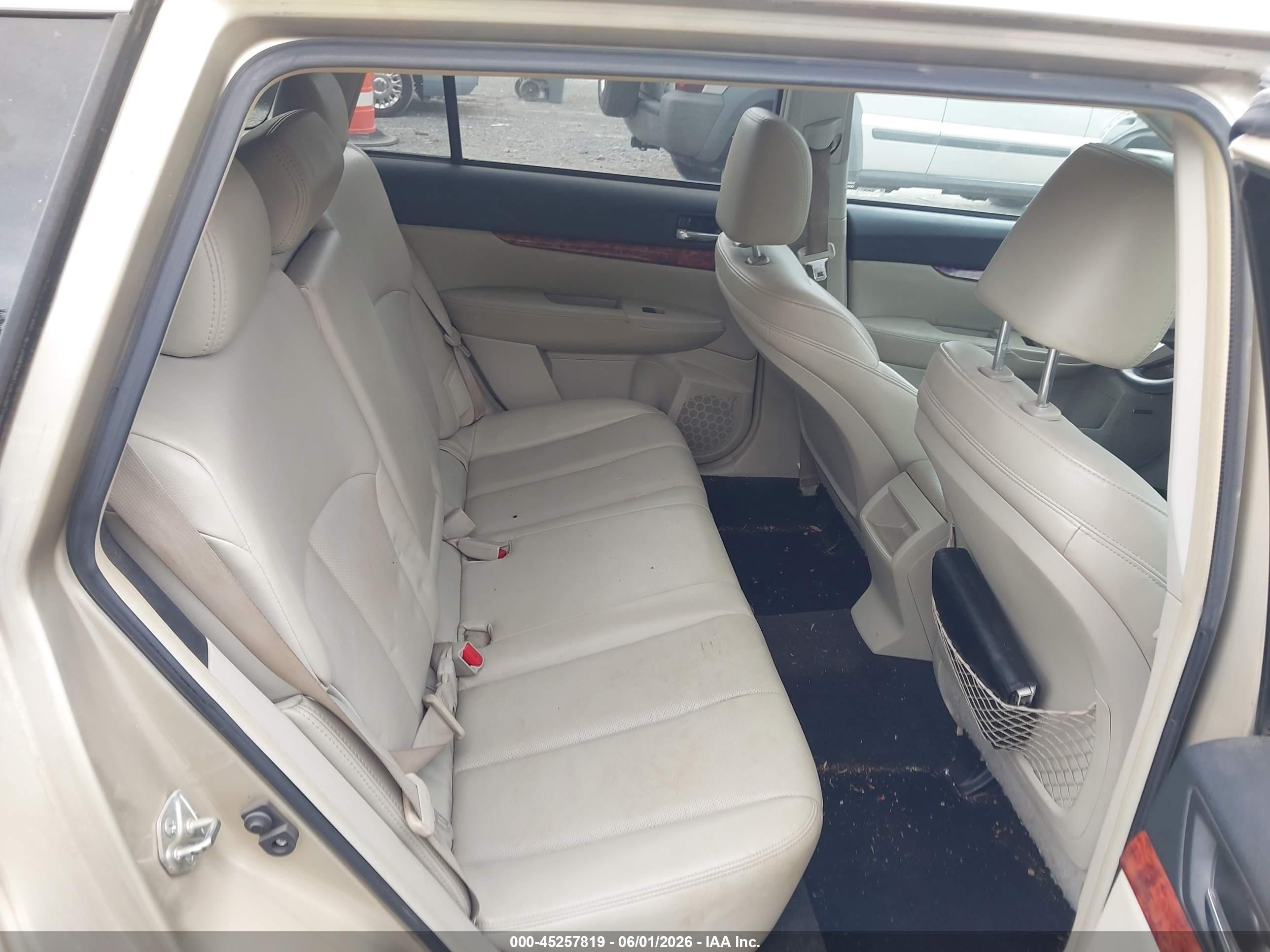 2010 Subaru Outback 2.5i Limited Champagne vin: 4S4BRCKC9A3357616